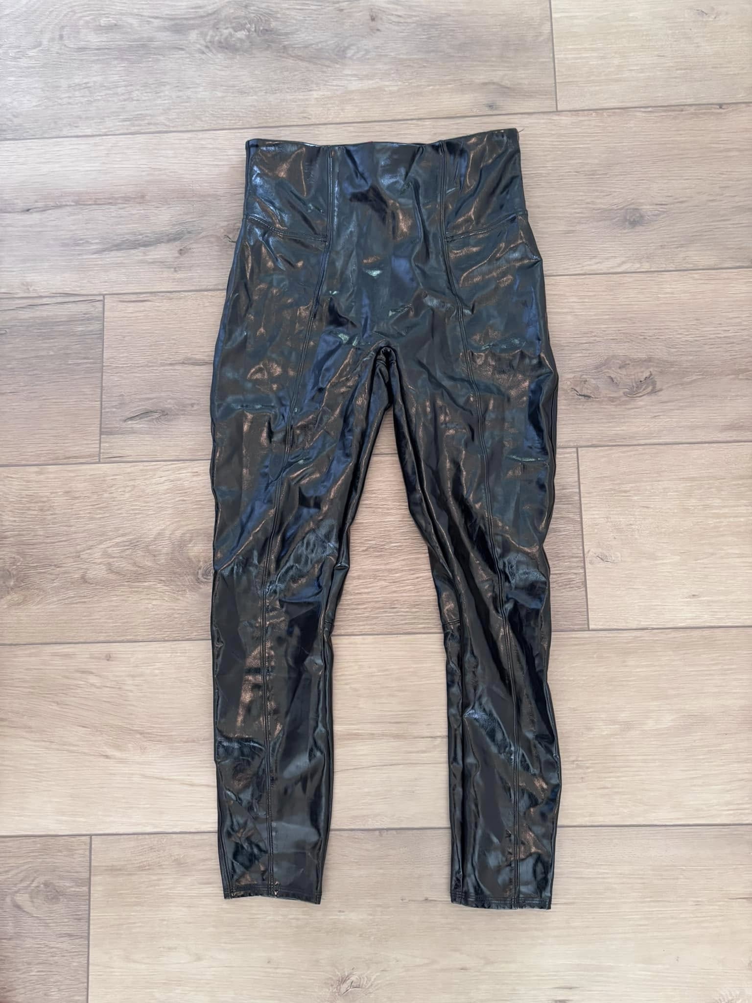 Spanx Faux Patent Leather Leggings in Black (Size L)