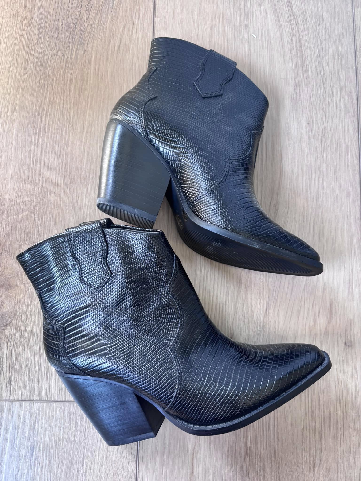 Chinese Laundry LA Boots (Size 7.5)