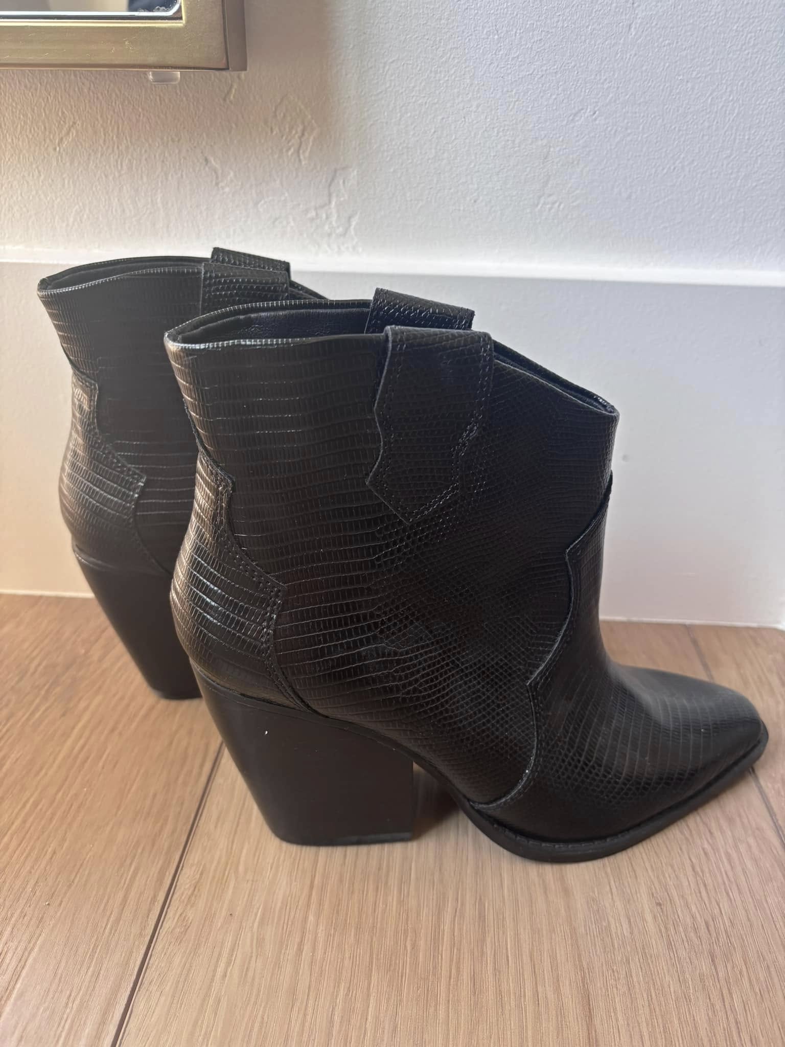 Chinese Laundry LA Boots (Size 7.5)