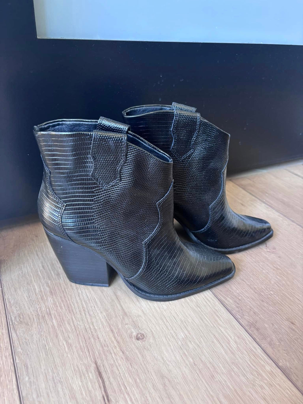 Chinese Laundry LA Boots (Size 7.5)