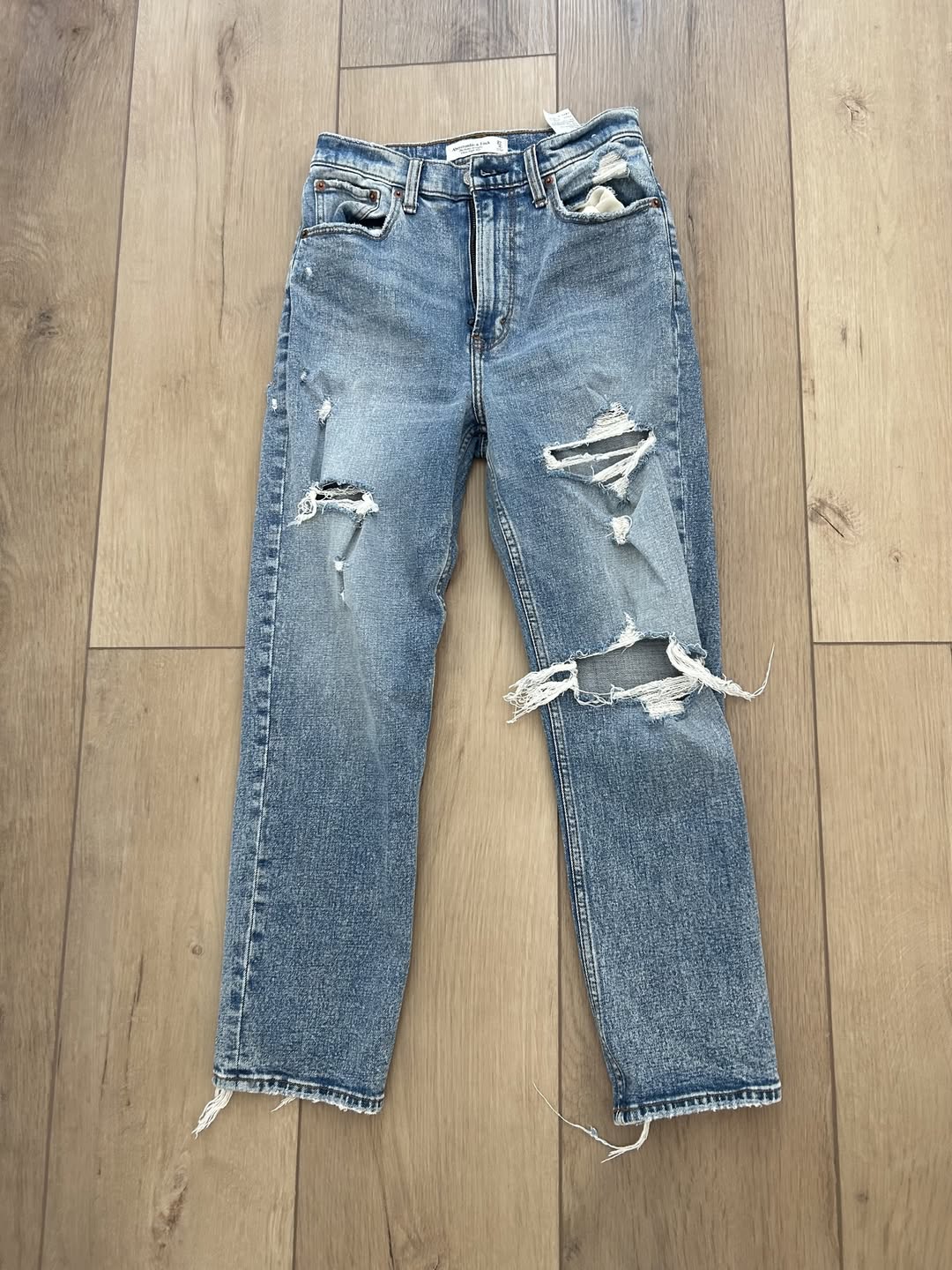 Abercrombie & Fitch - The Ankle Straight Ultra High Rise Jean