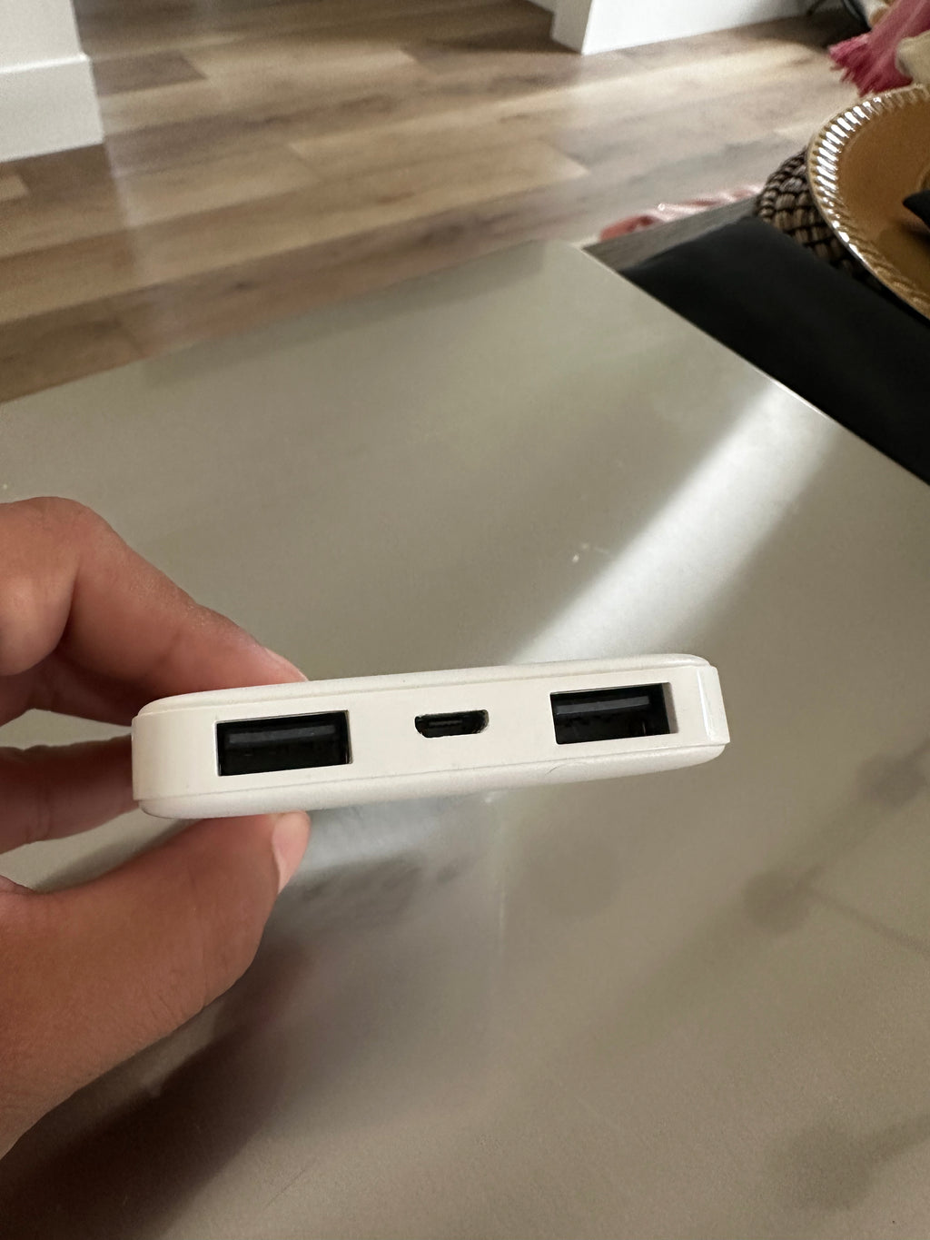 Attom Tech Power bank USB Output