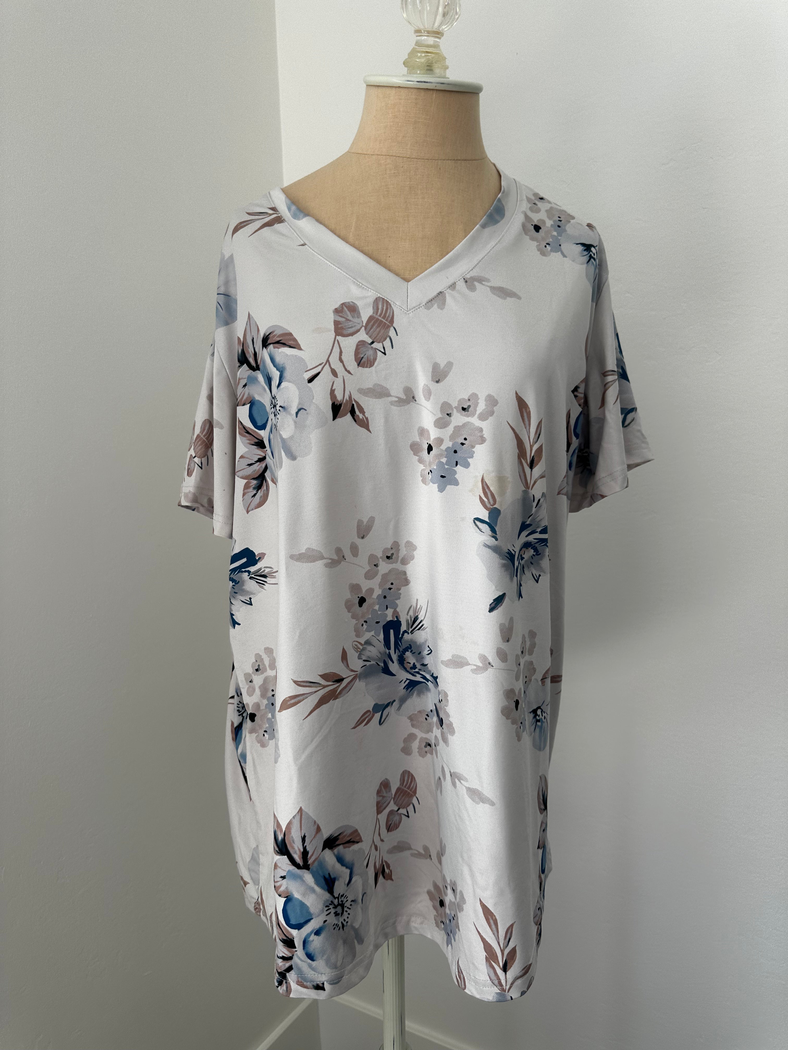 Floral Vneck Top (Size XLarge)