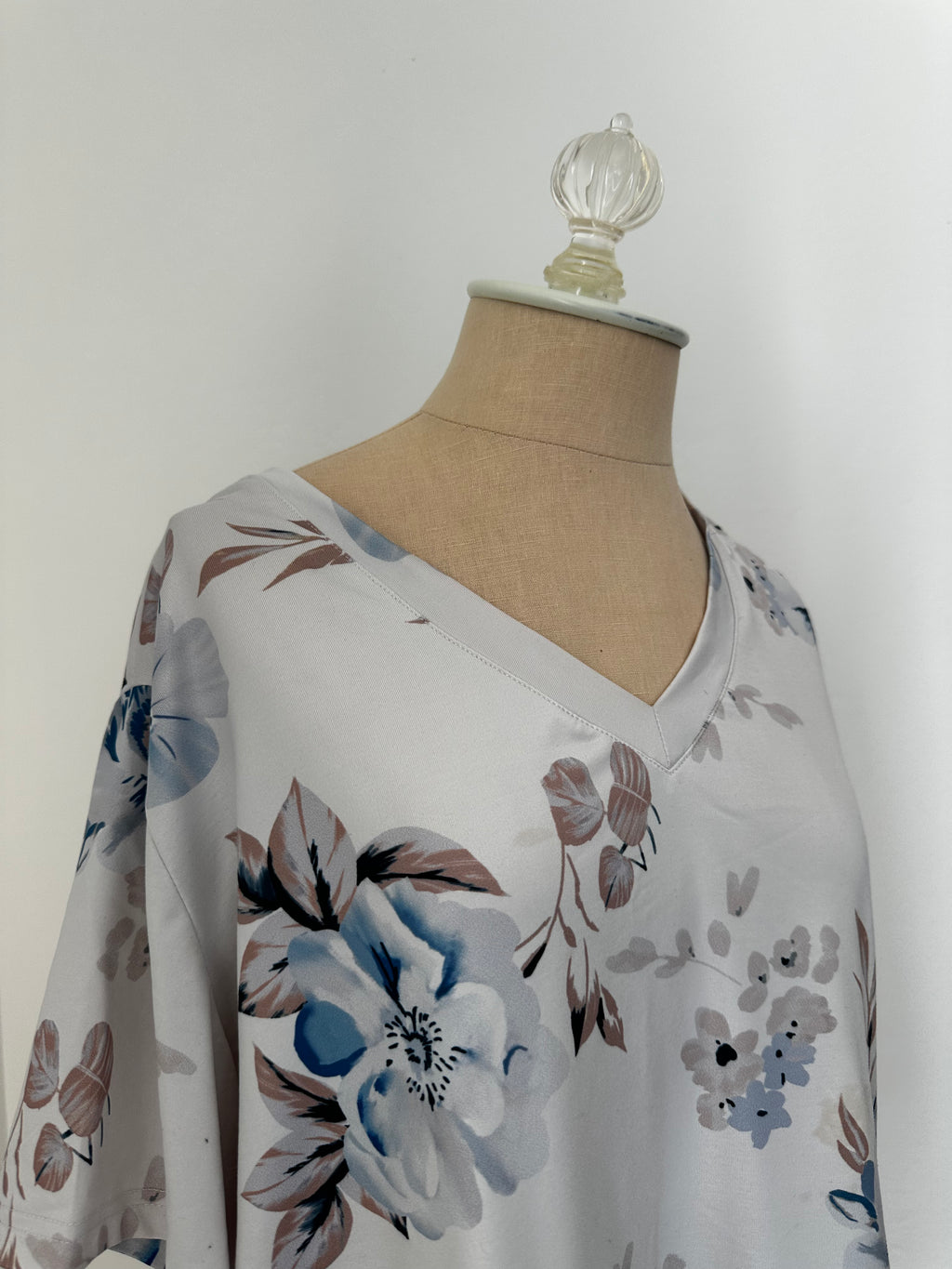 Floral Vneck Top (Size XLarge)