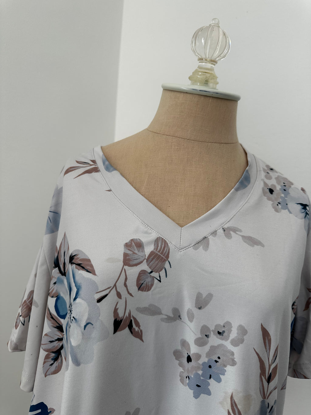 Floral Vneck Top (Size XLarge)