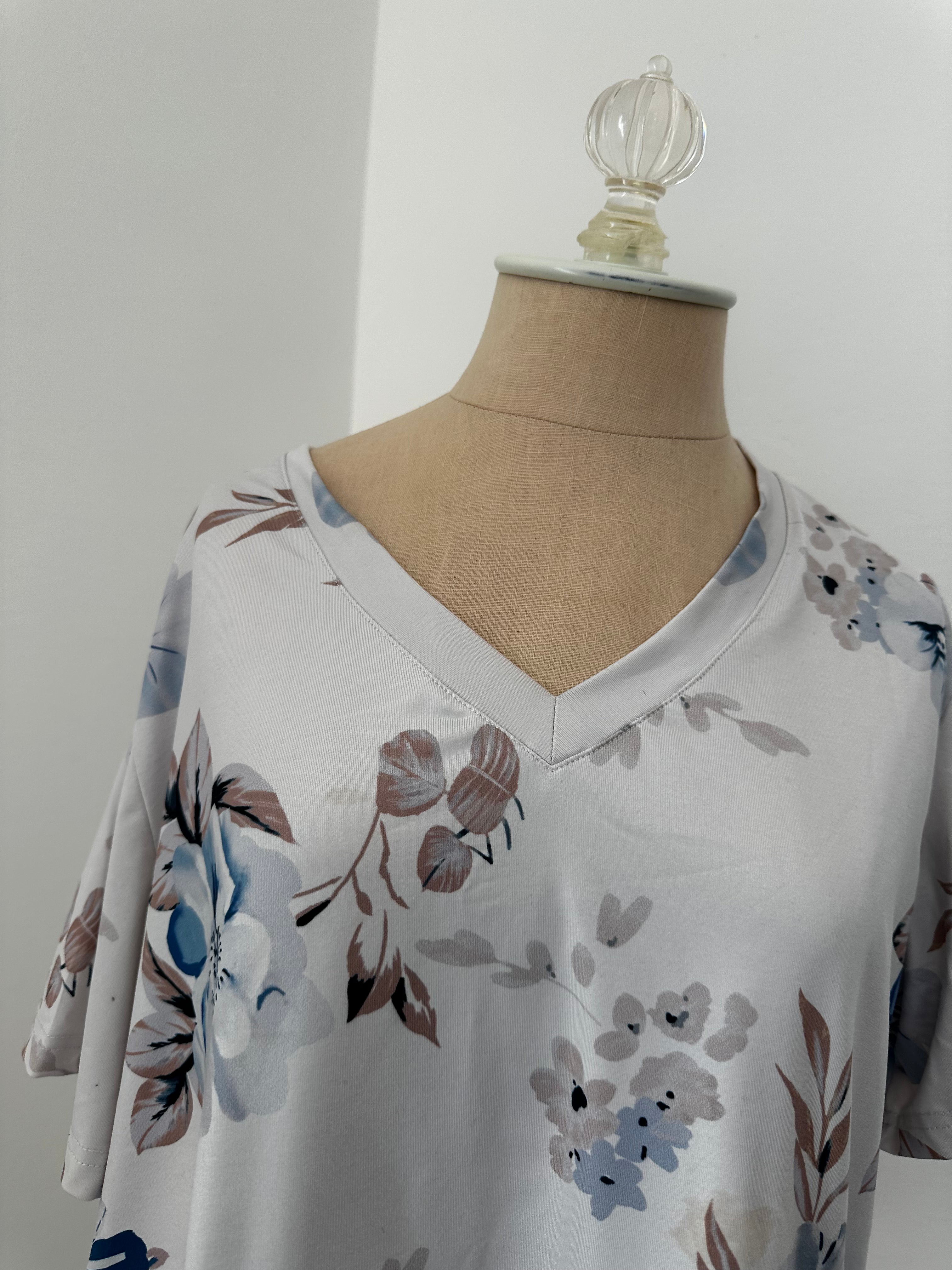 Floral Vneck Top (Size XLarge)