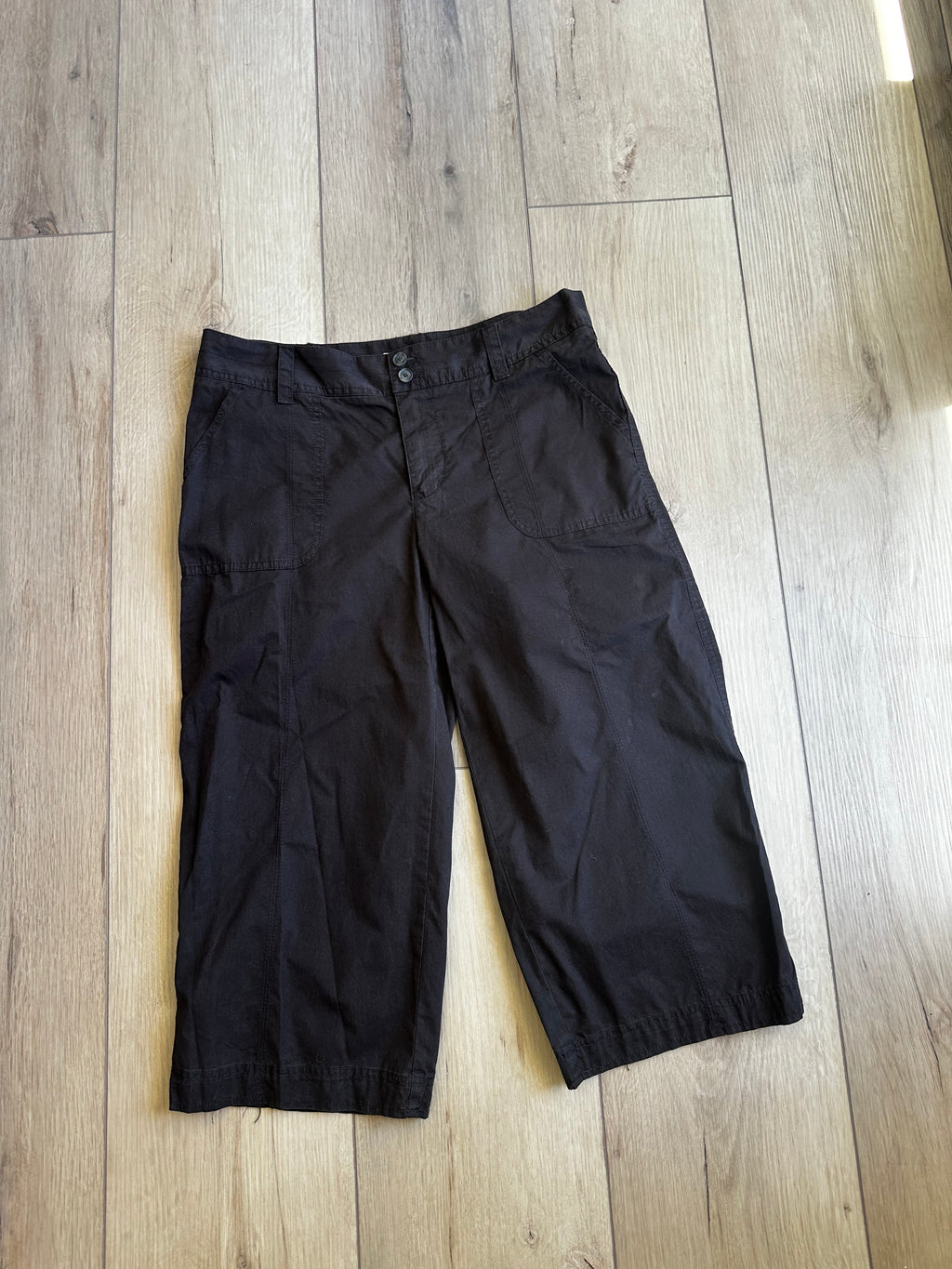 Brown Capri Pants (Size 10/Medium/Large)