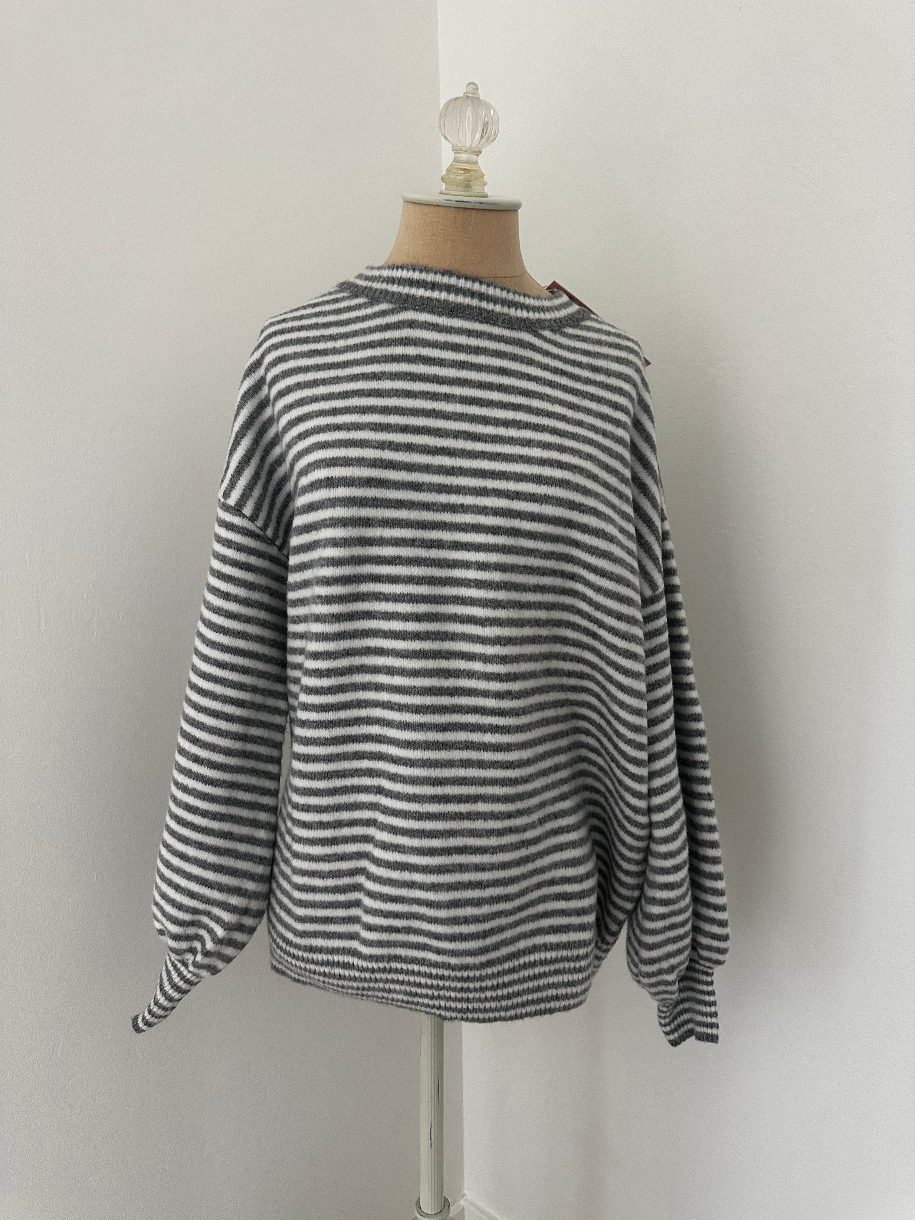 New With Tag Gray and White Sweater(Size Small)