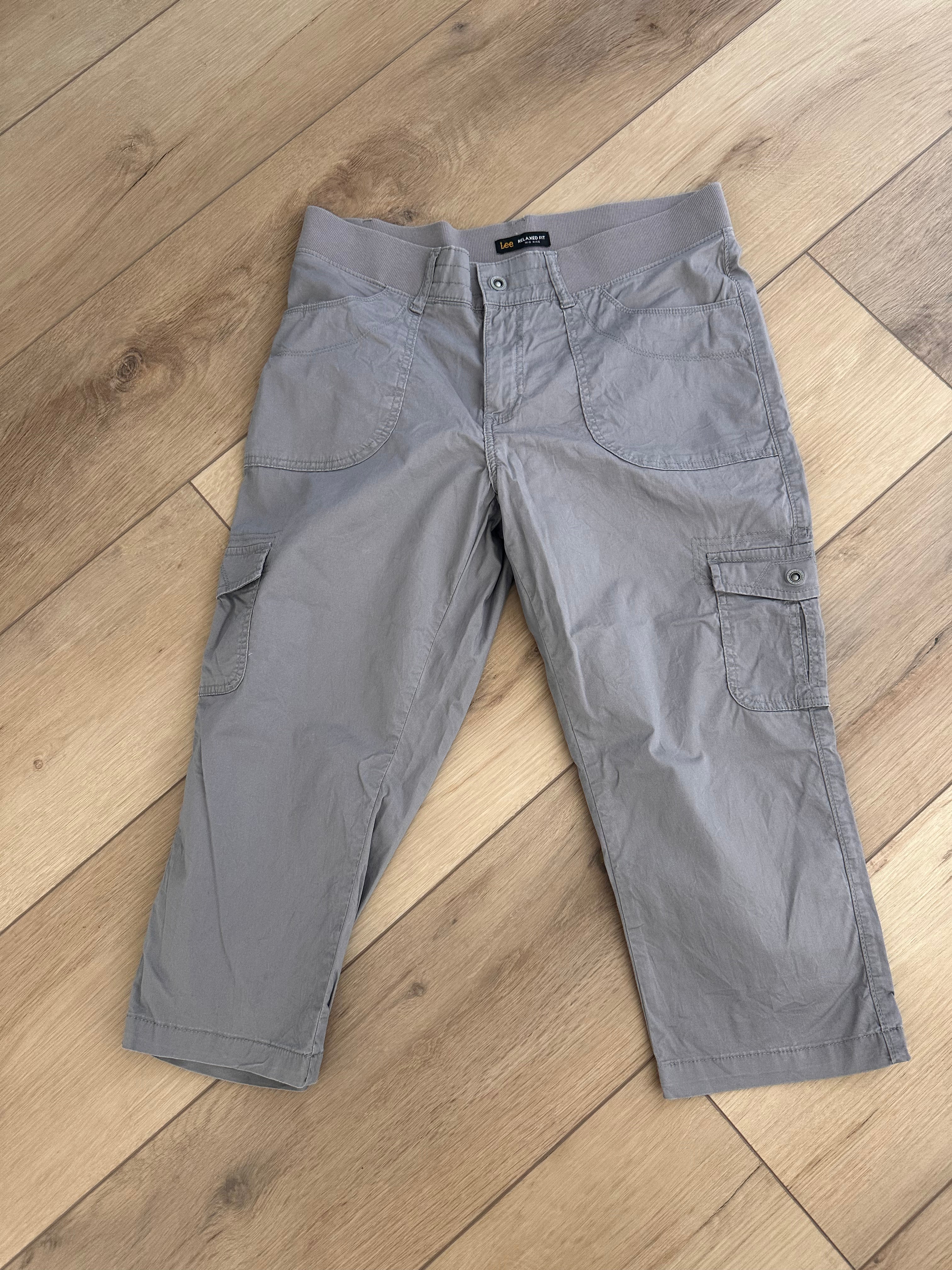 Gray Cargo Capri Pants (Size 14)