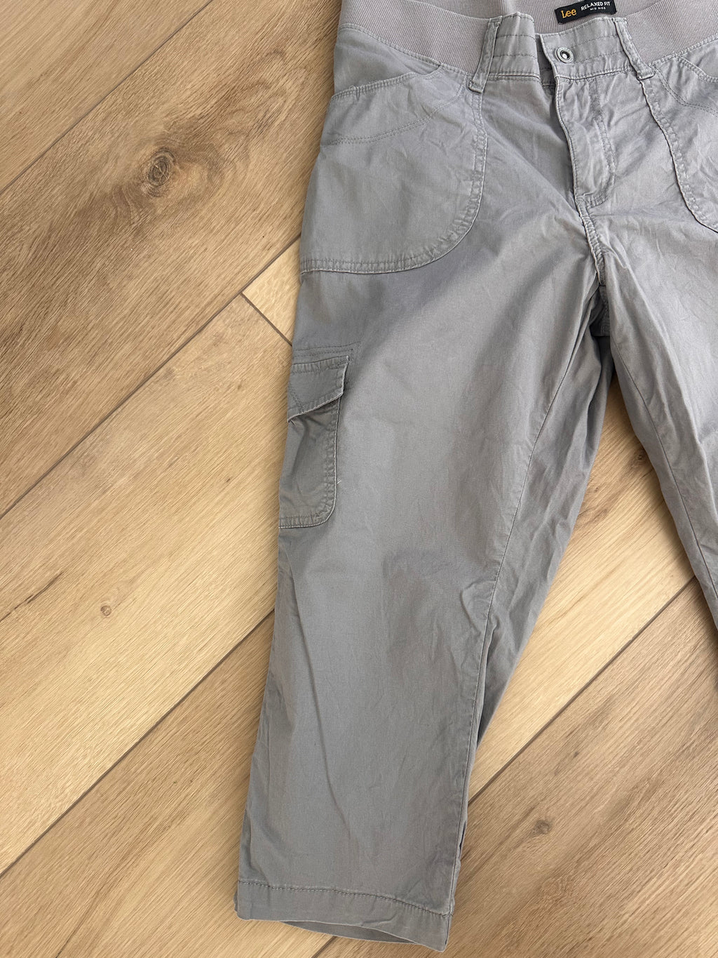 Gray Cargo Capri Pants (Size 14)