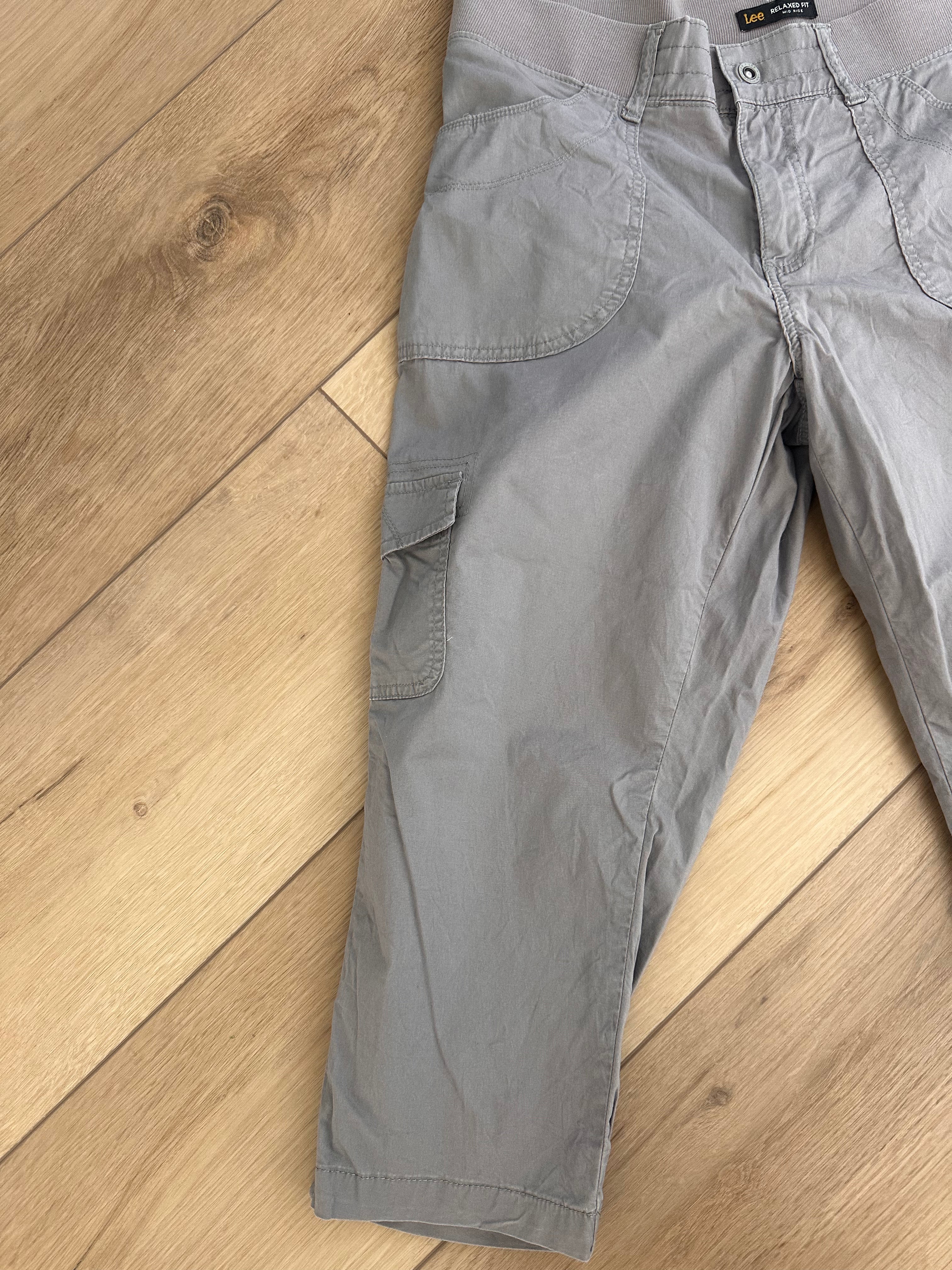 Gray Cargo Capri Pants (Size 14)