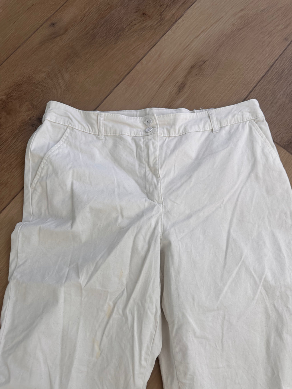 White Capri Pants (Size 14)