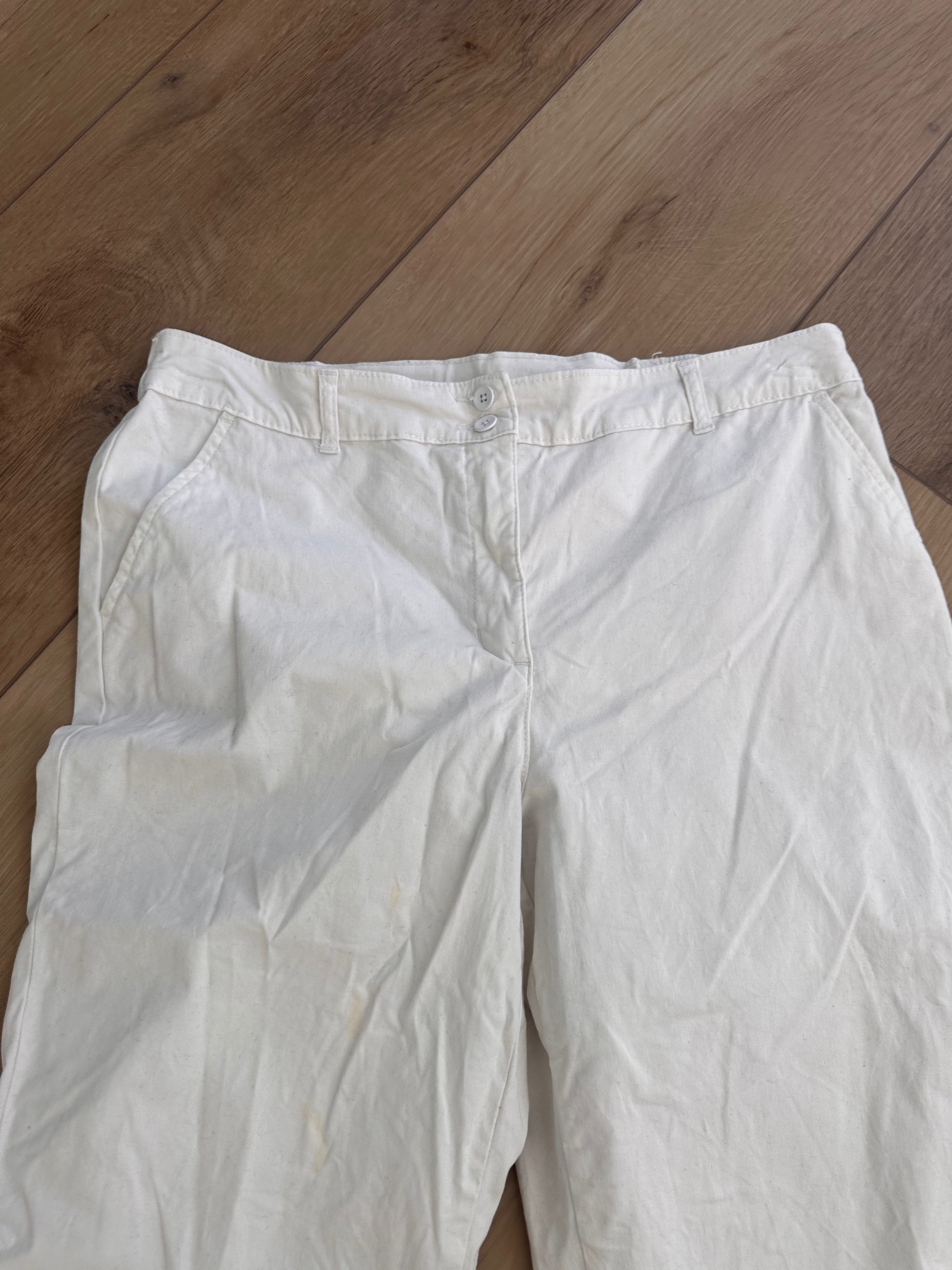White Capri Pants (Size 14)