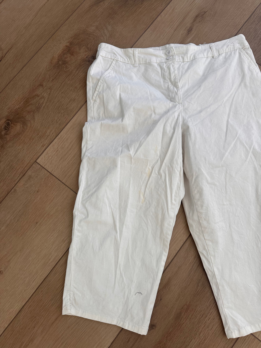 White Capri Pants (Size 14)