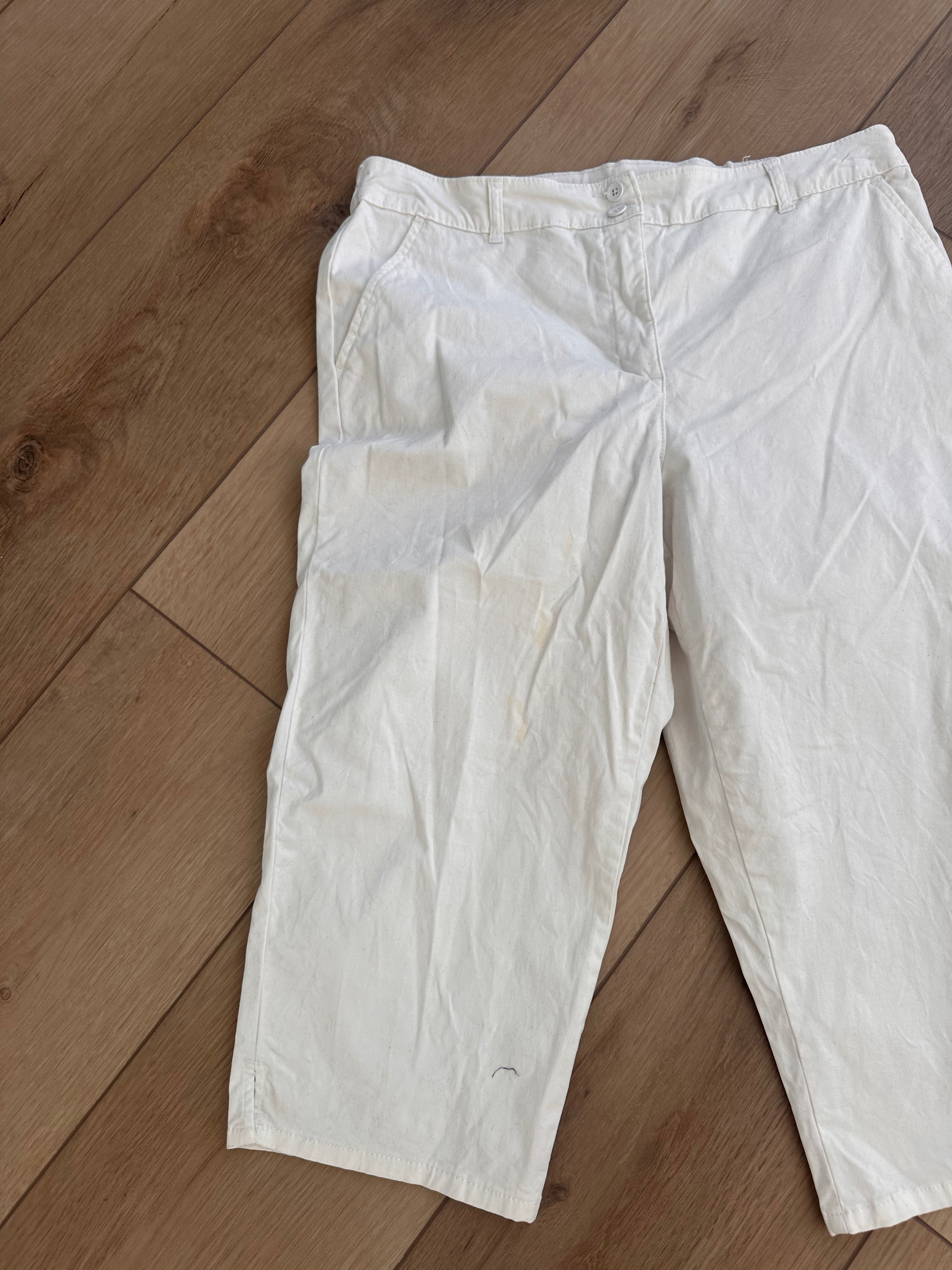 White Capri Pants (Size 14)