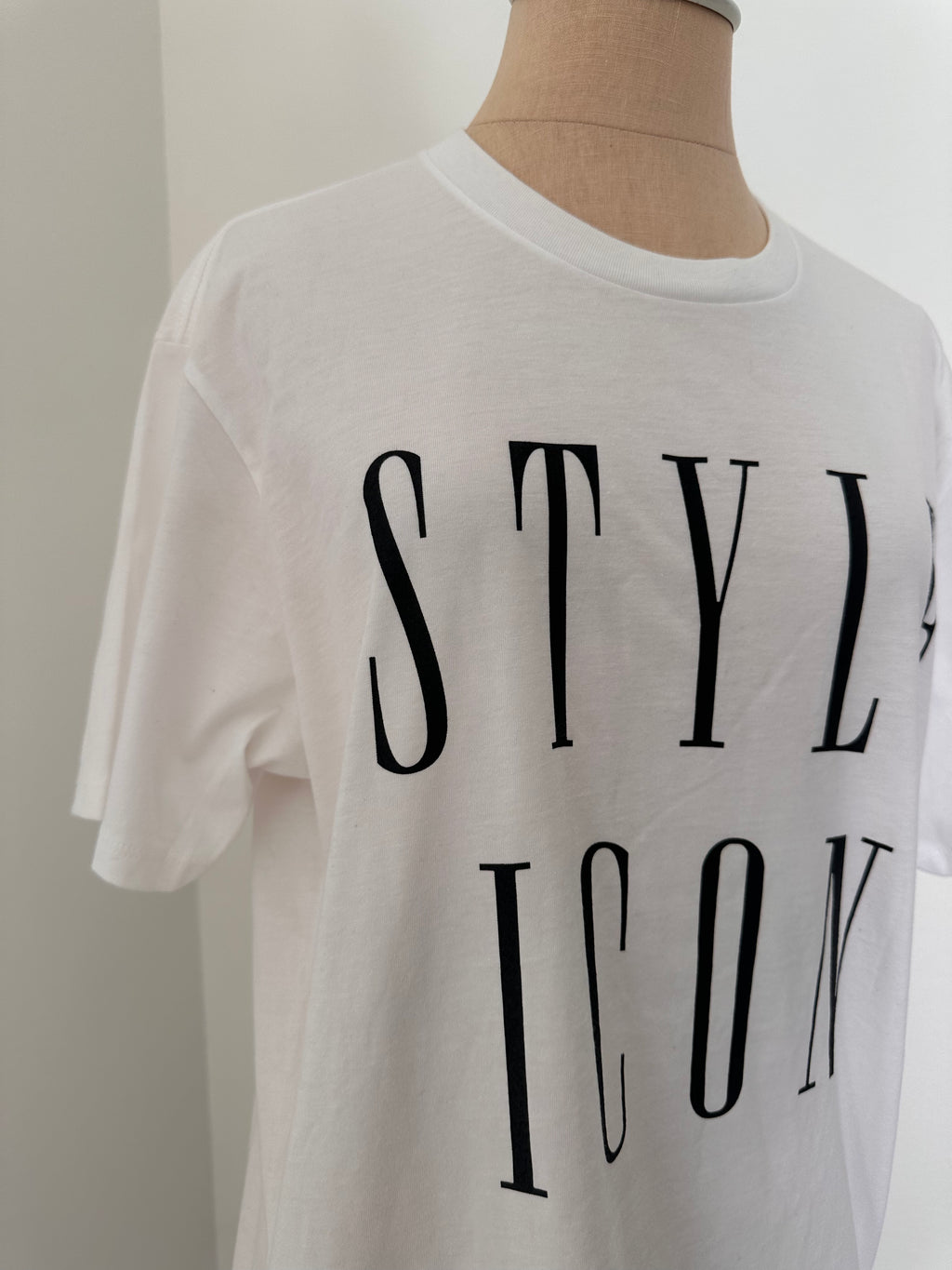 White " Style Icon" Tee shirt (Size Medium)