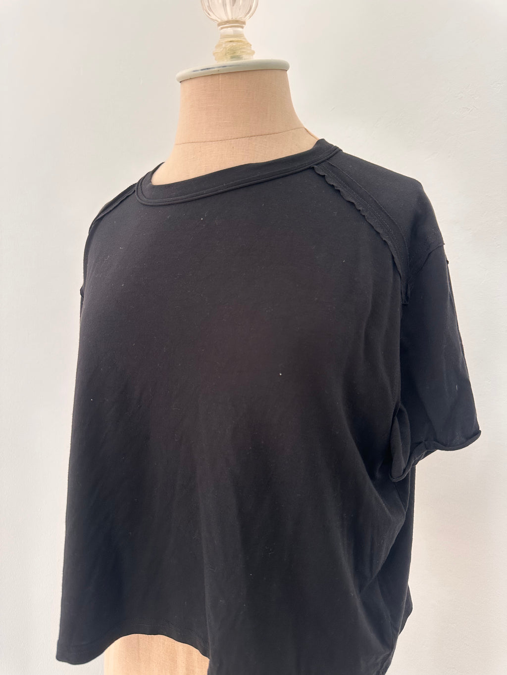 Black Tshirt Cropped (Size large)