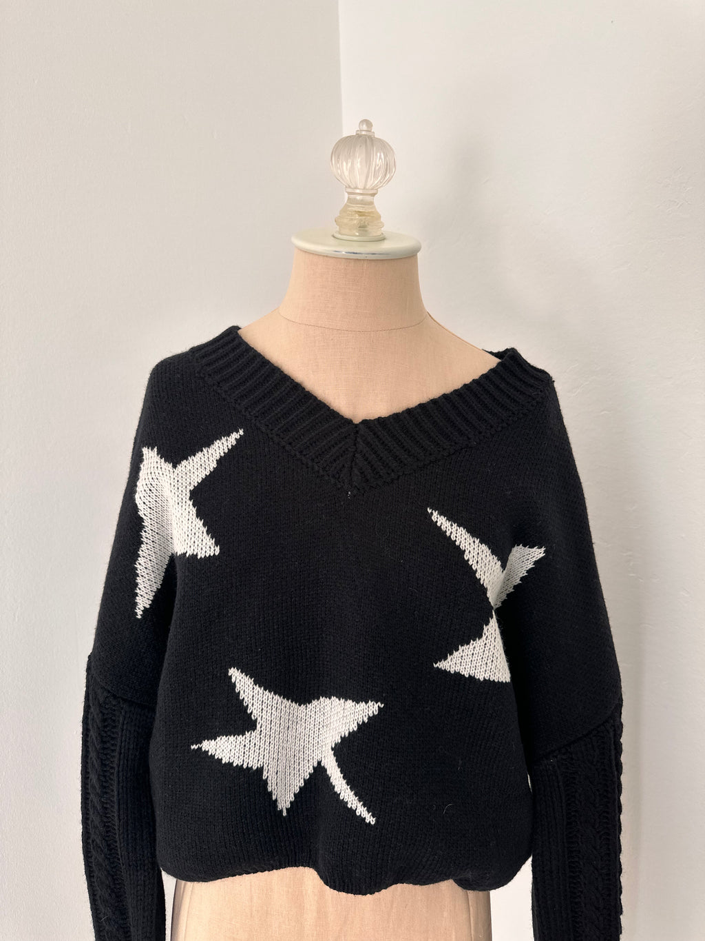 Black and White Star Sweater (Size Small)