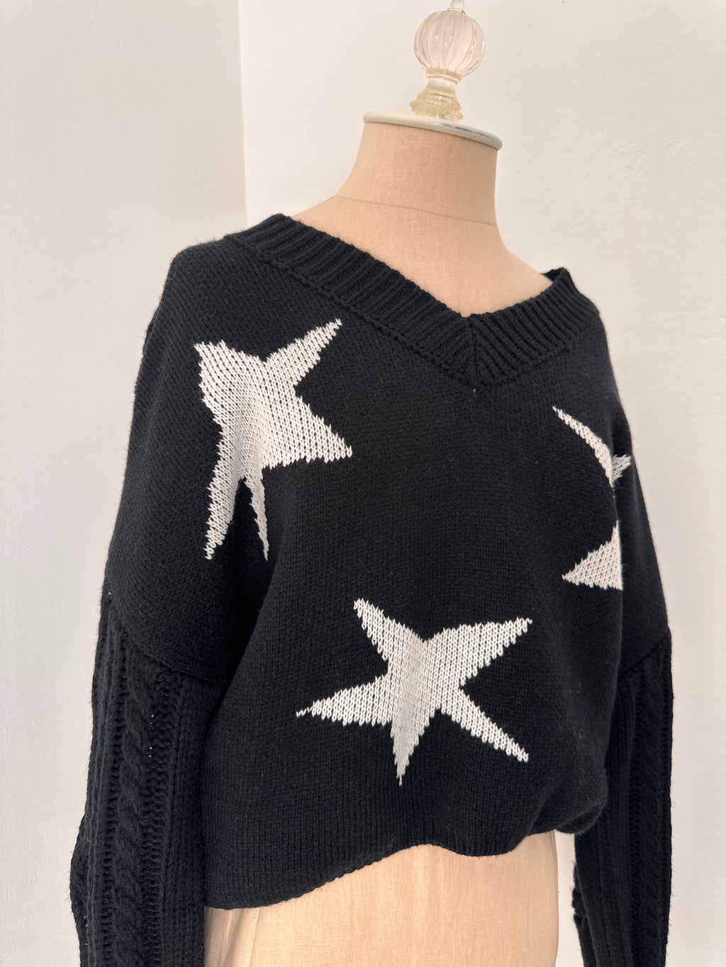 Black and White Star Sweater (Size Small)
