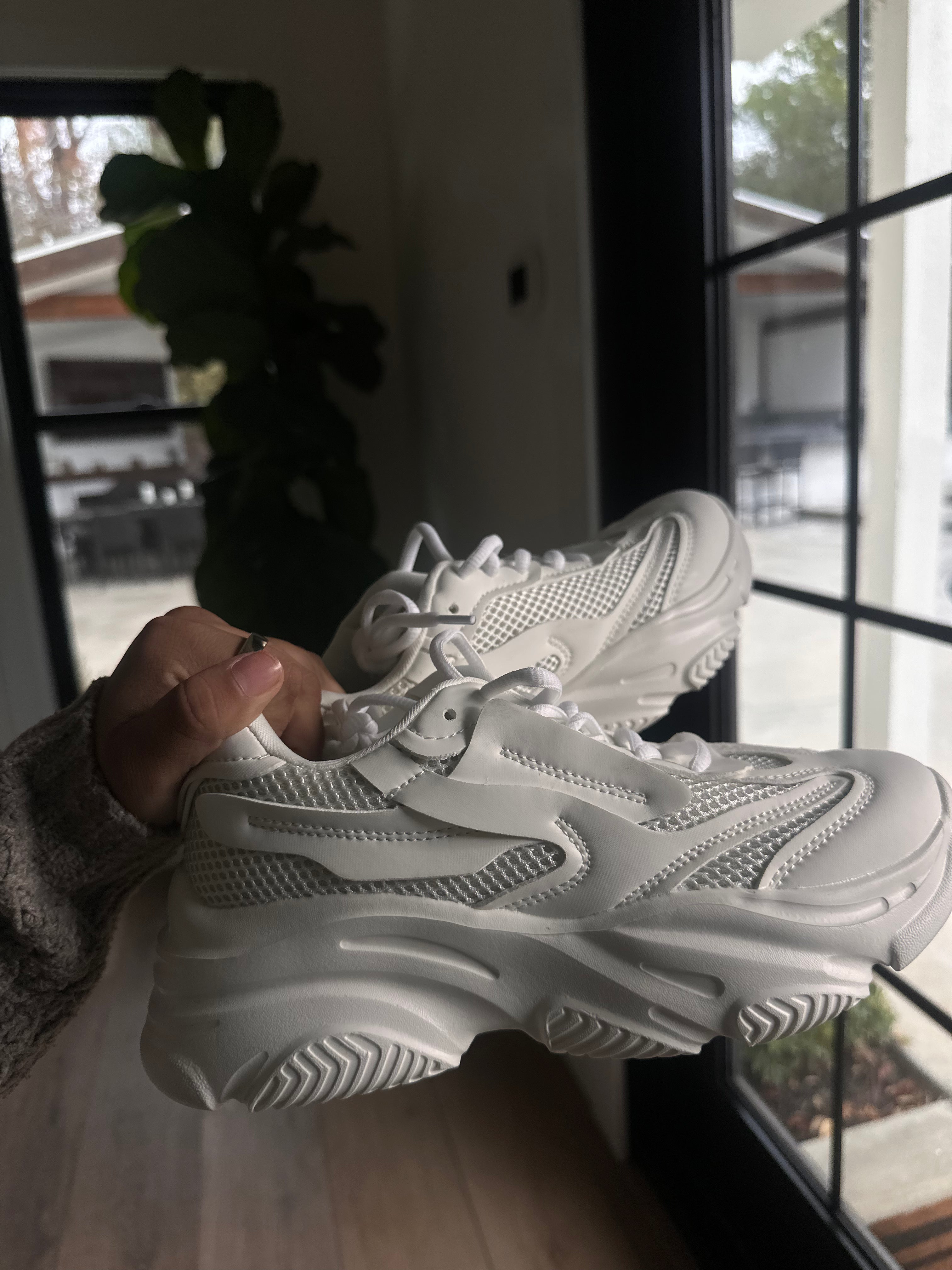 White Sneakers New (Size 7)