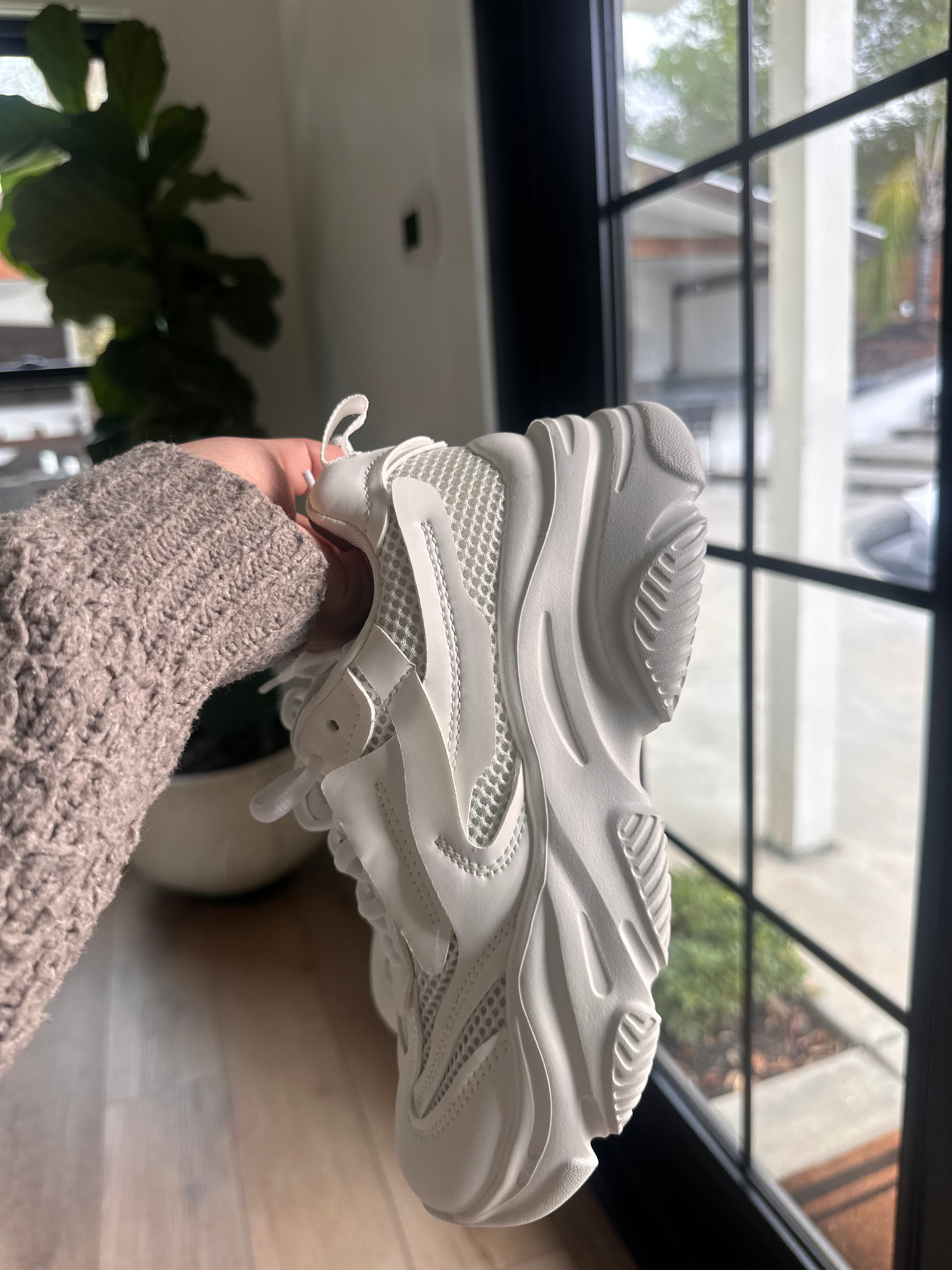 White Sneakers New (Size 7)