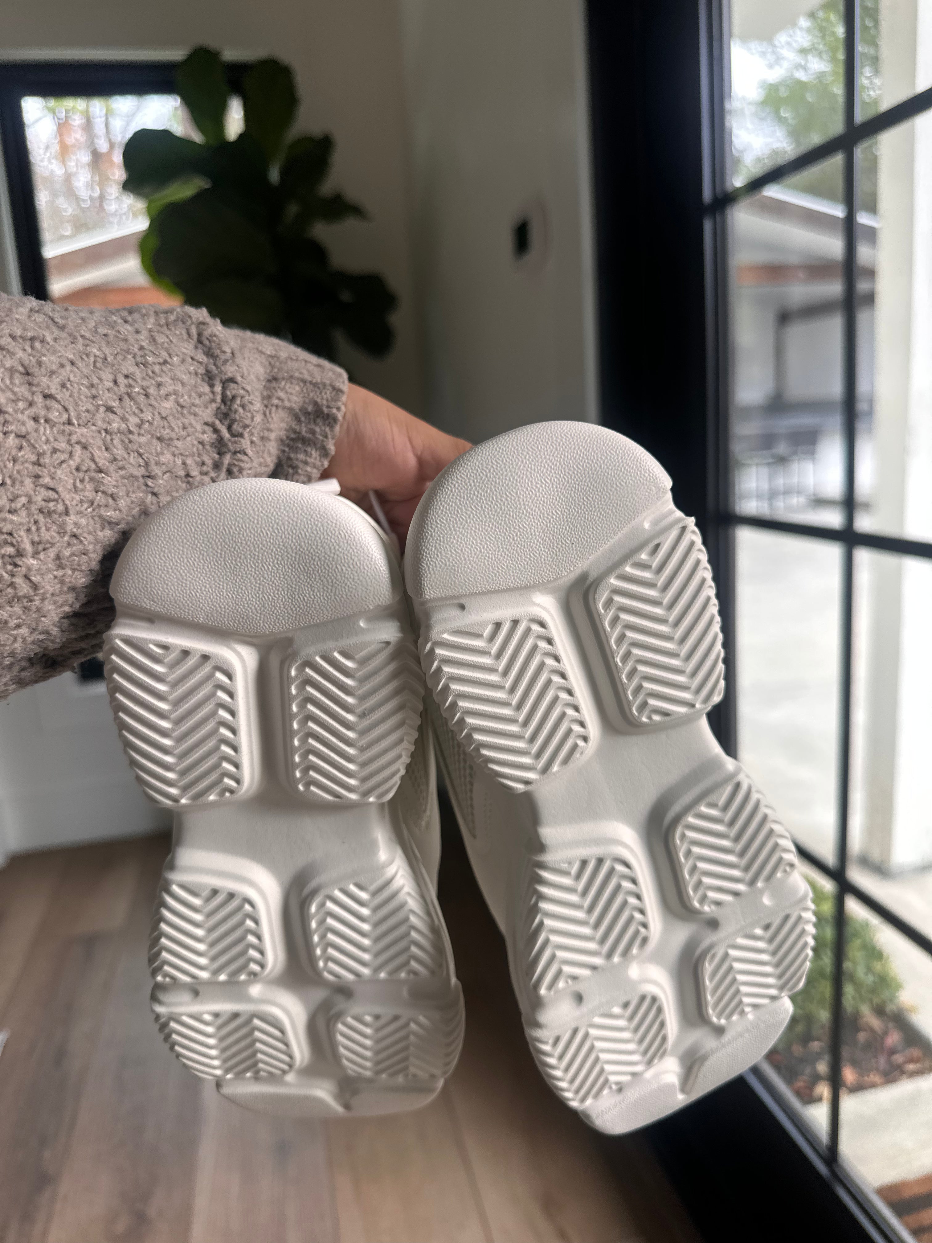 White Sneakers New (Size 7)
