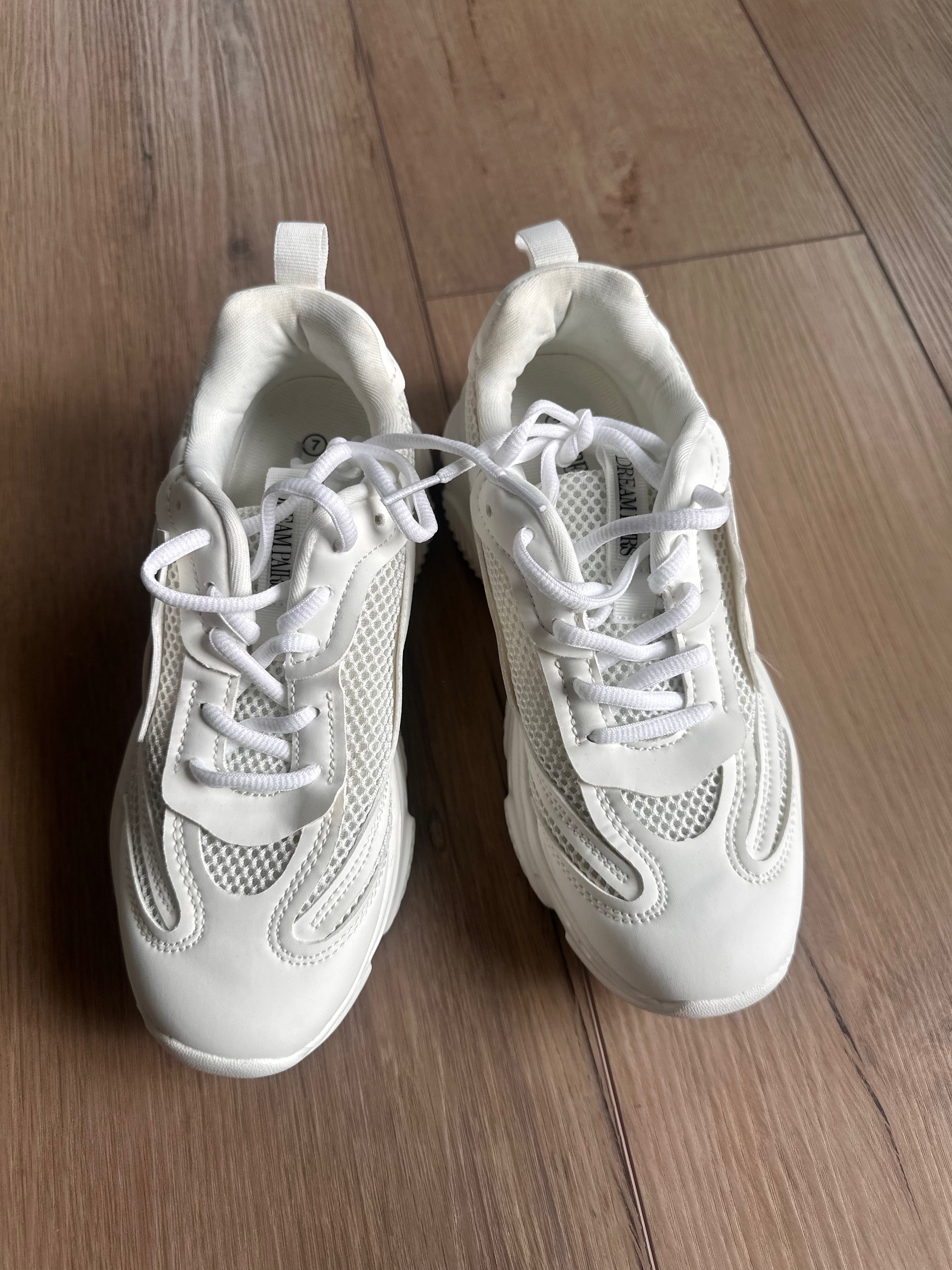 White Sneakers New (Size 7)
