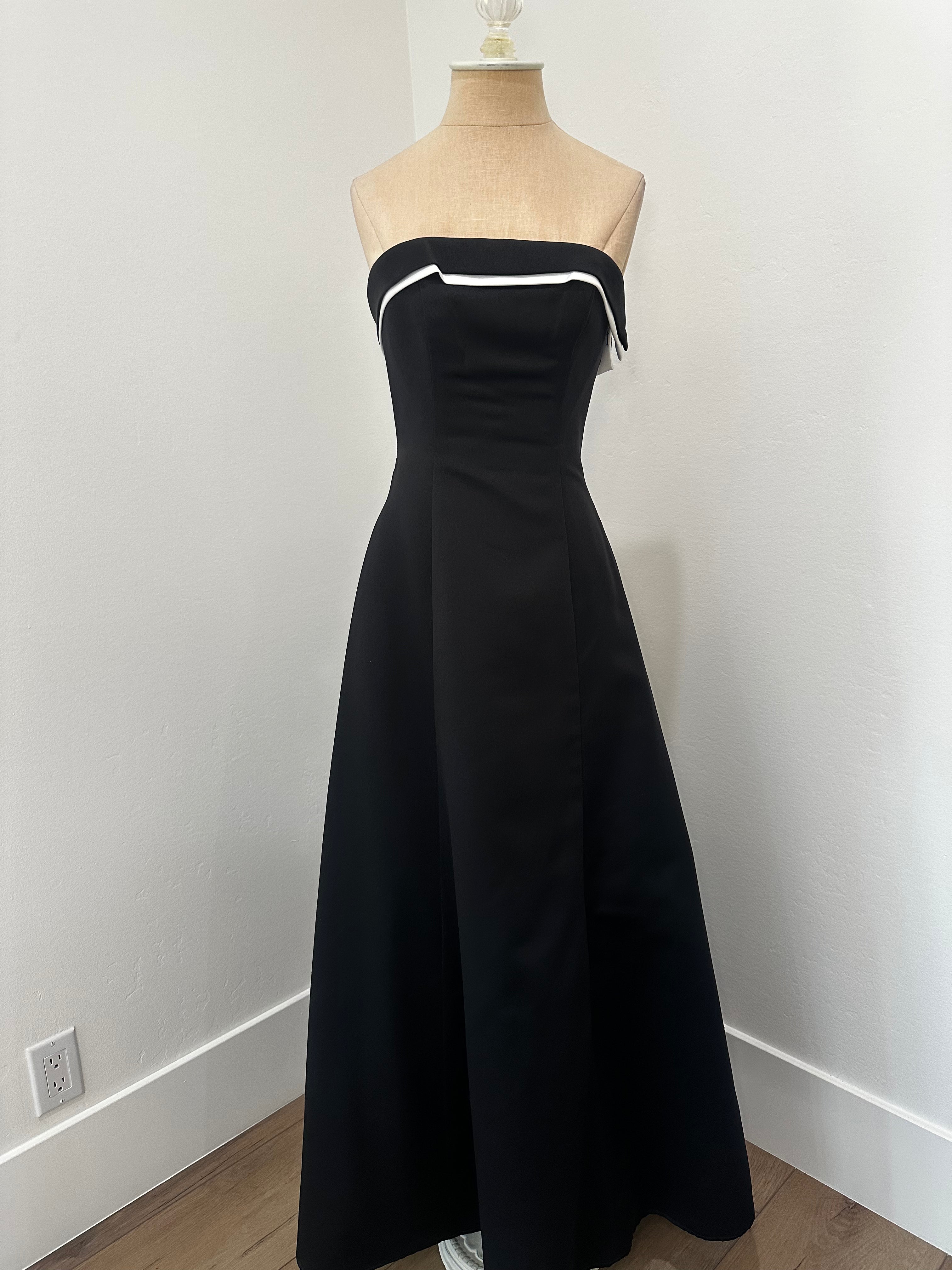 formal Black Strapless Formal Maxi dress gown with matching shall (Size 4 small)