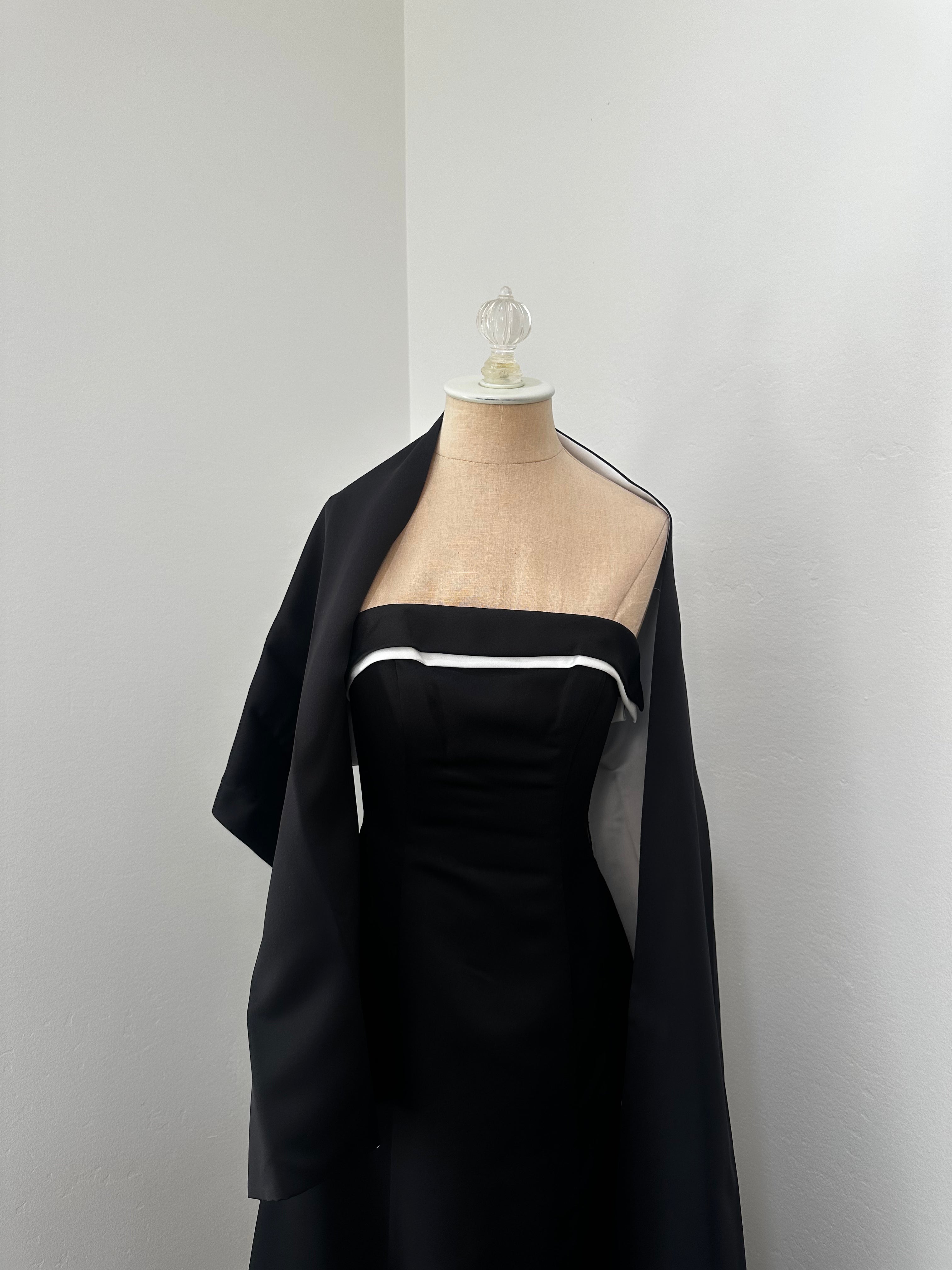 formal Black Strapless Formal Maxi dress gown with matching shall (Size 4 small)