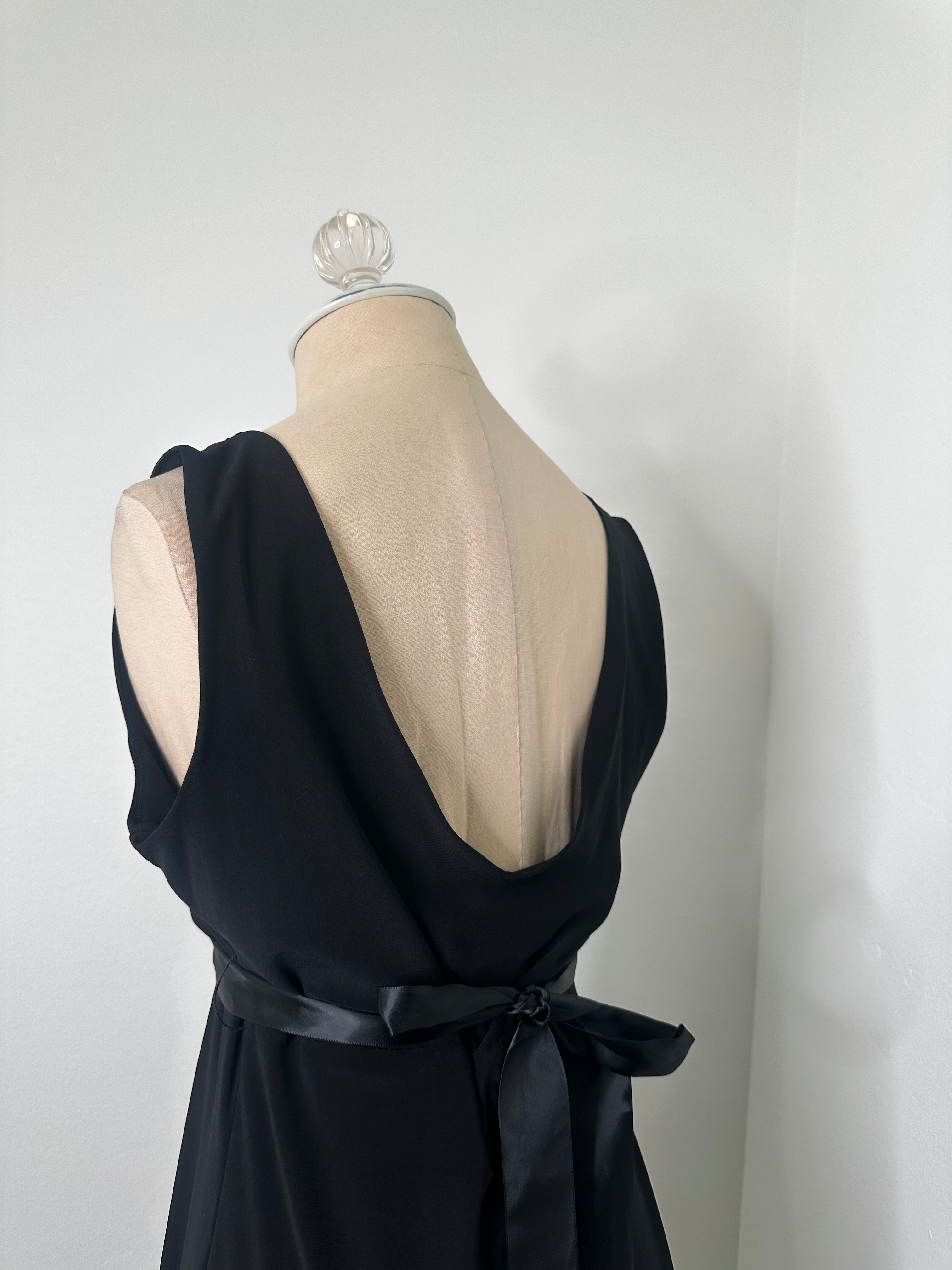 Black V-neck With Belt(Size 10 size large )