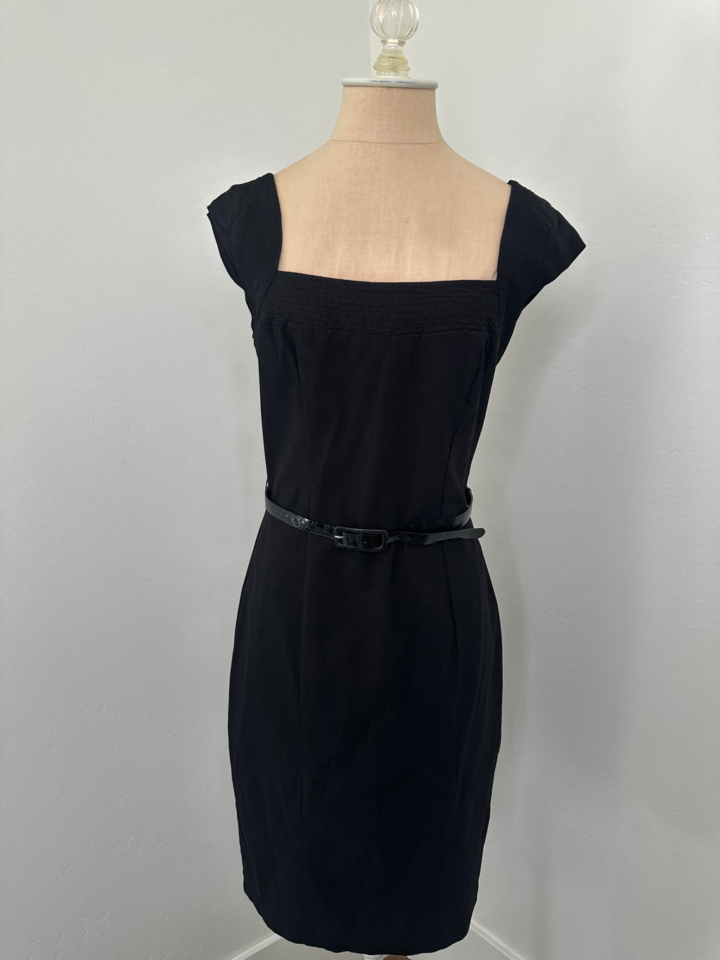 Black Dress with Belt (Size 9/10) size large