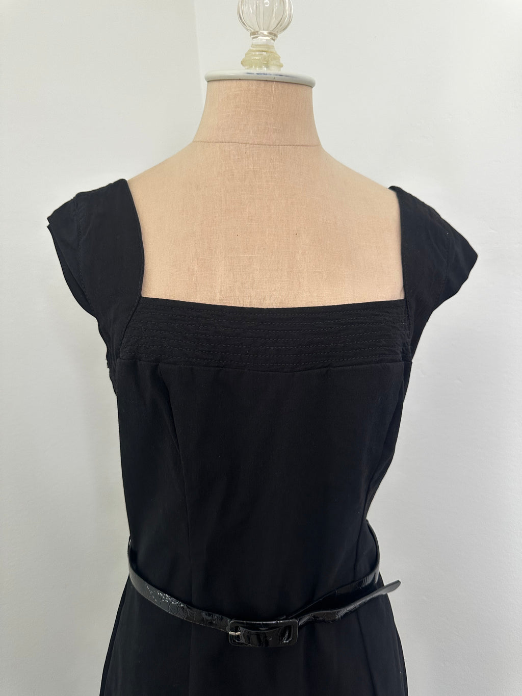 Black Dress with Belt (Size 9/10) size large