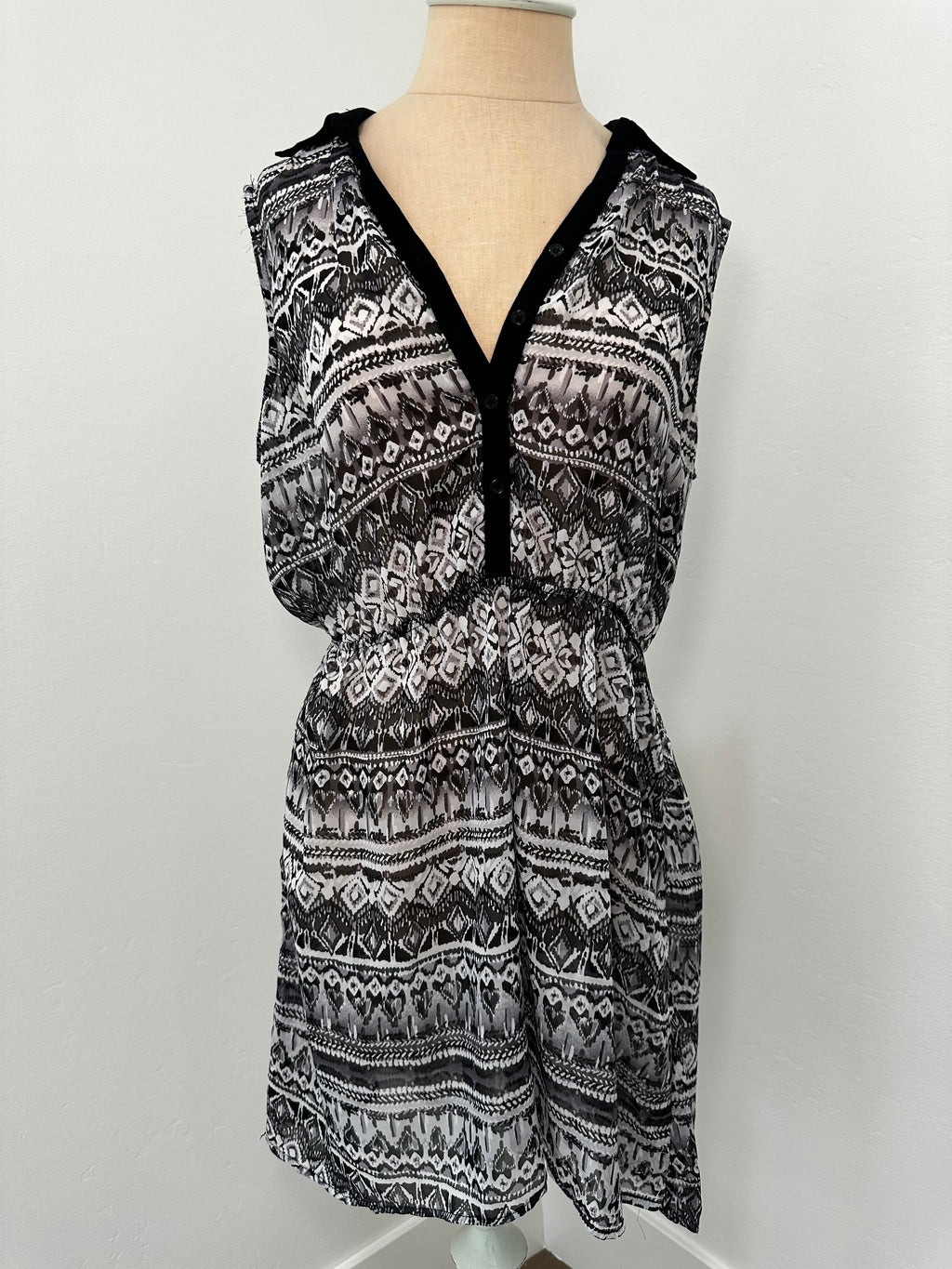 Black and White Pattern Dress (Size Large)