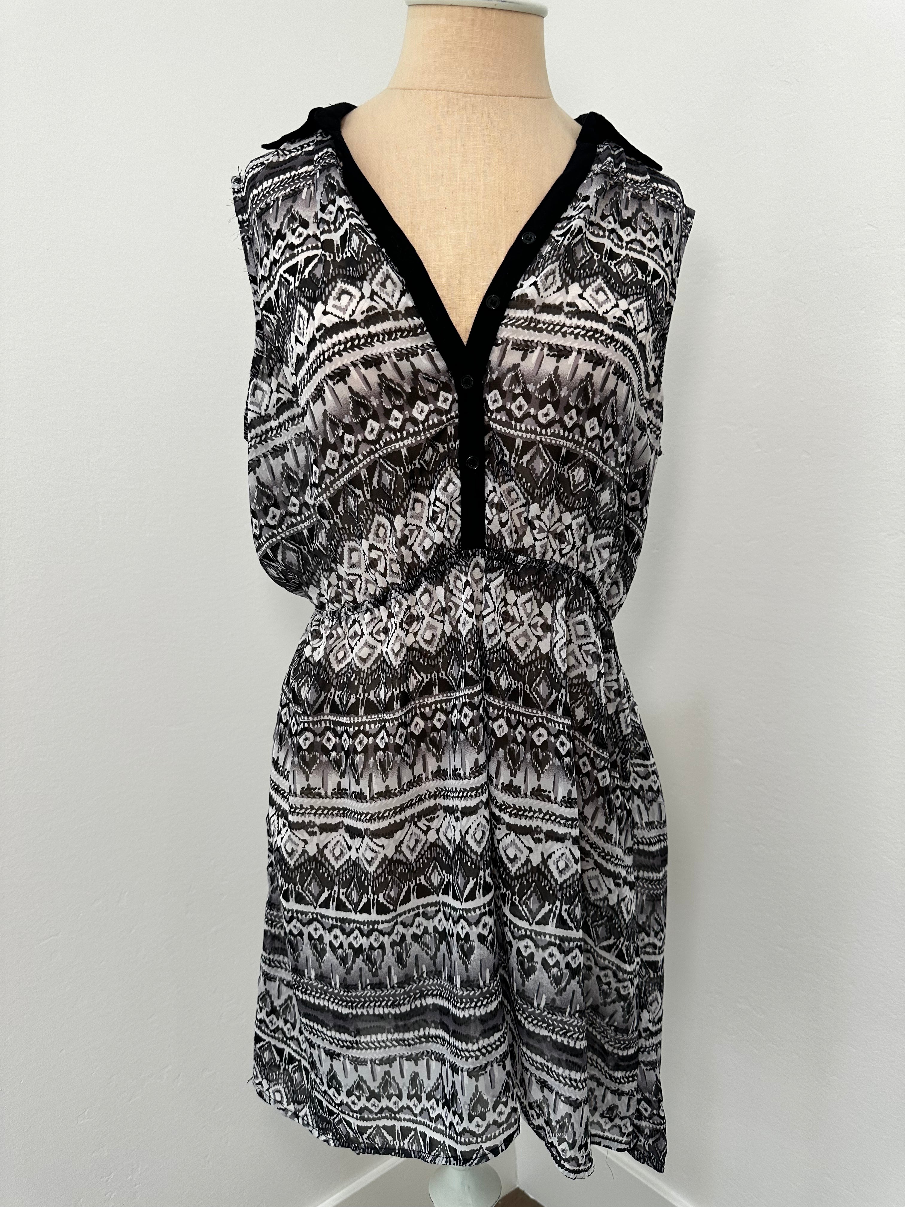 Black and White Pattern Dress (Size Large)