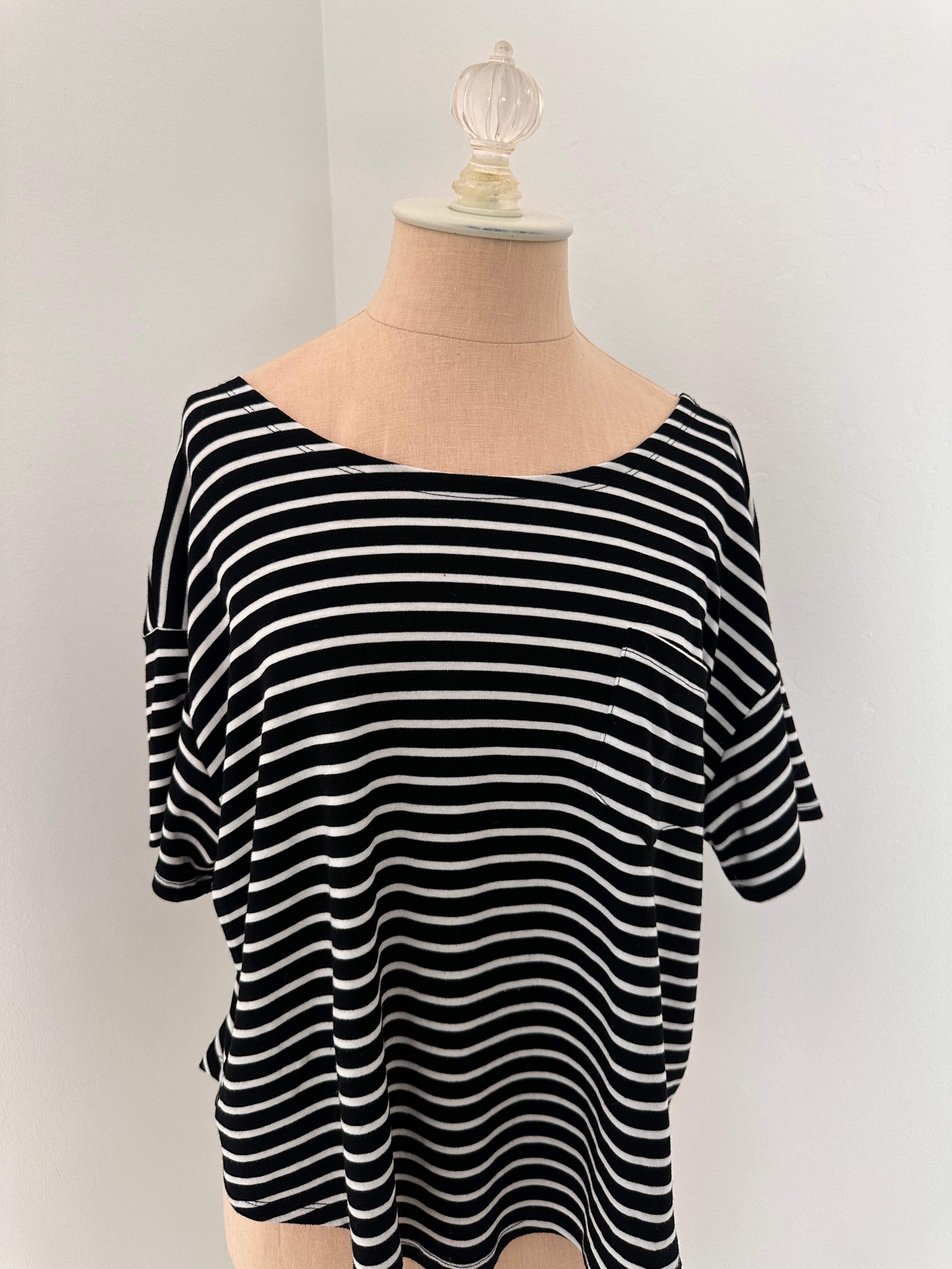 Black and White Striped Top (Size Medium)