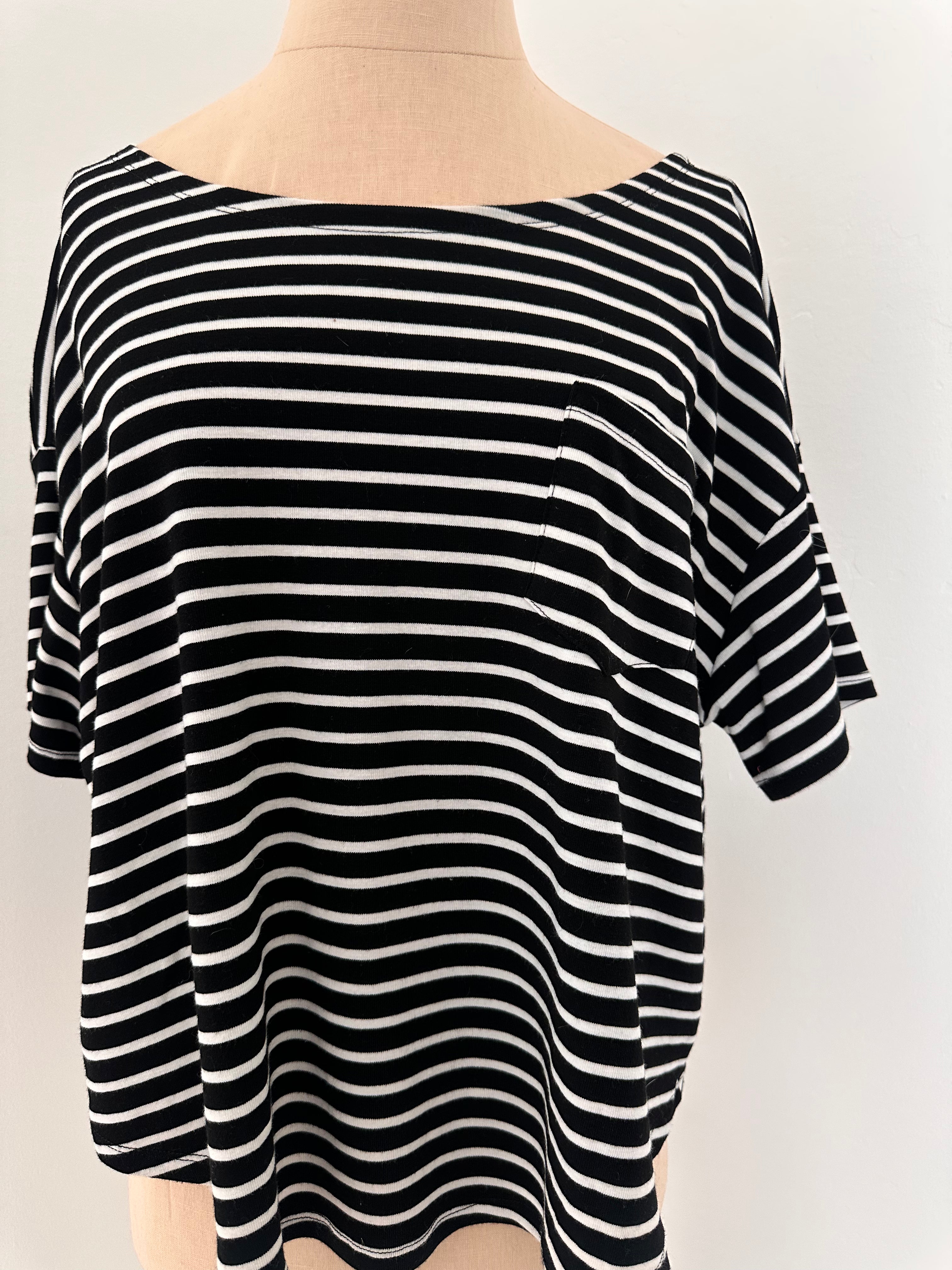 Black and White Striped Top (Size Medium)