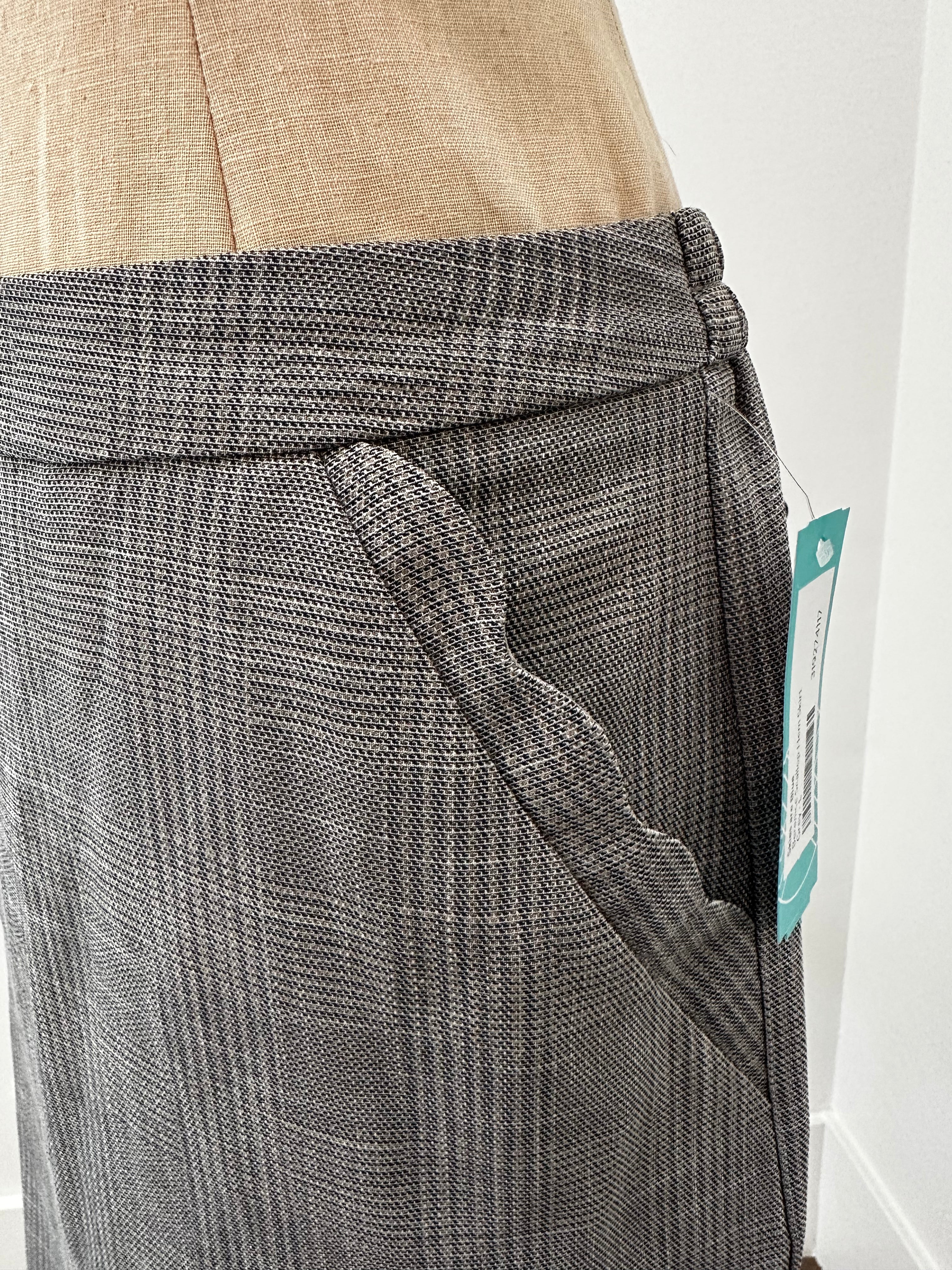 Gray Plaid Skirt New With Tag ( Size Large)