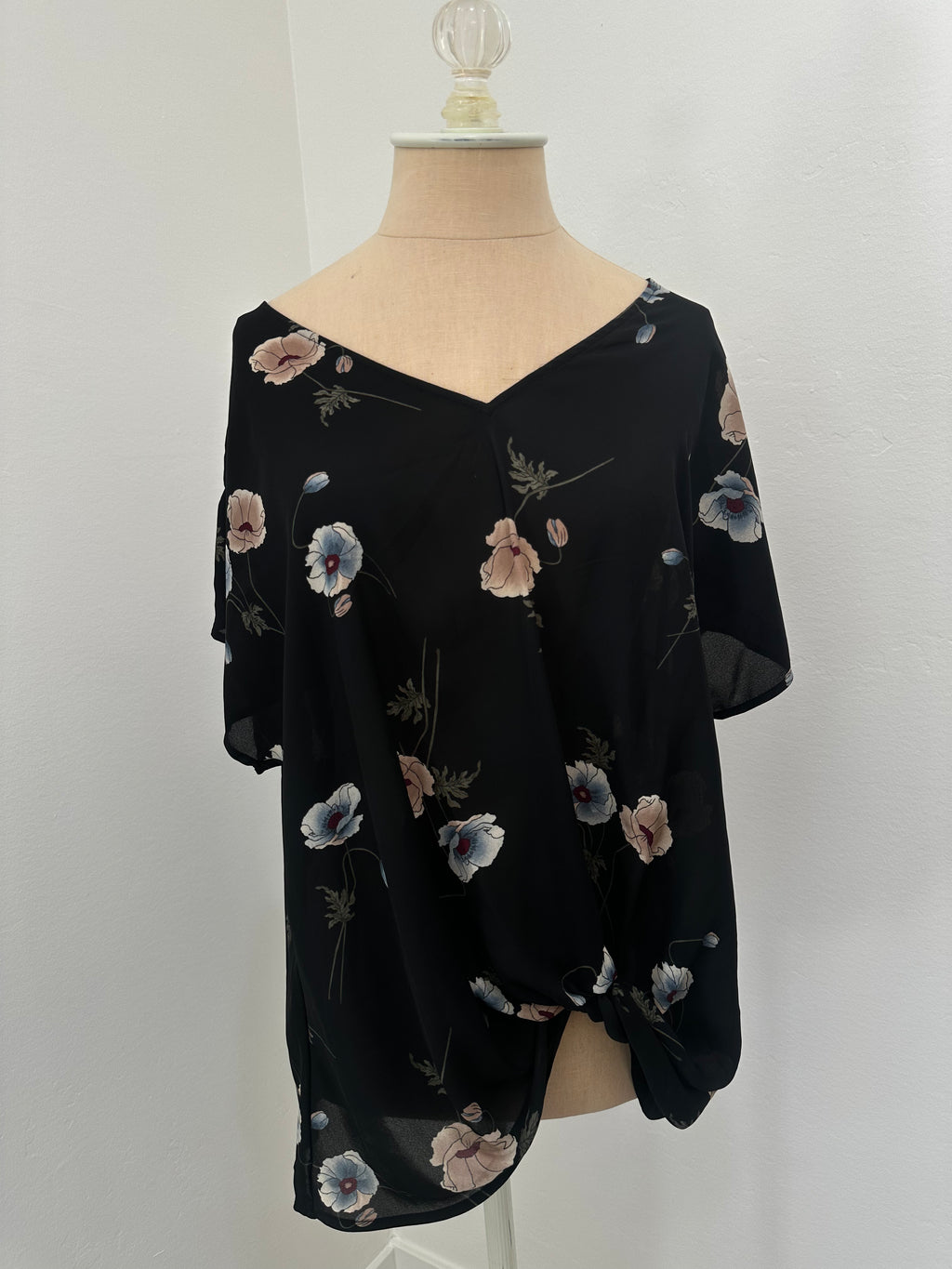 Black and Floral Blouse (Size Large)