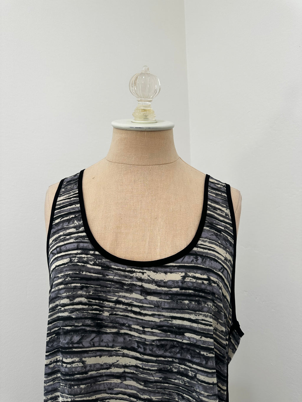 Black Multicolor Midi Dress (Size Large)