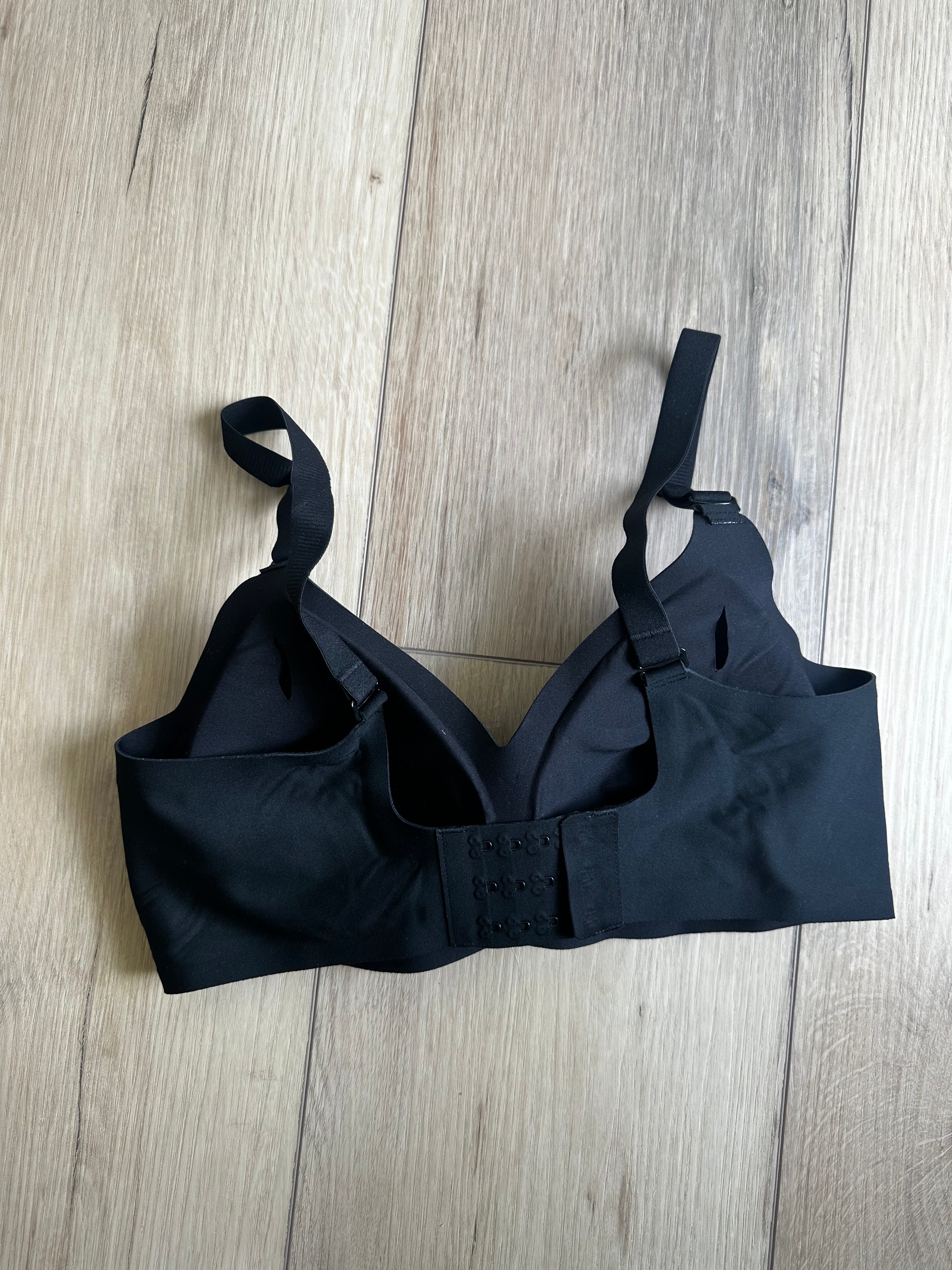 Black Seamless Bra New (Size Medium)