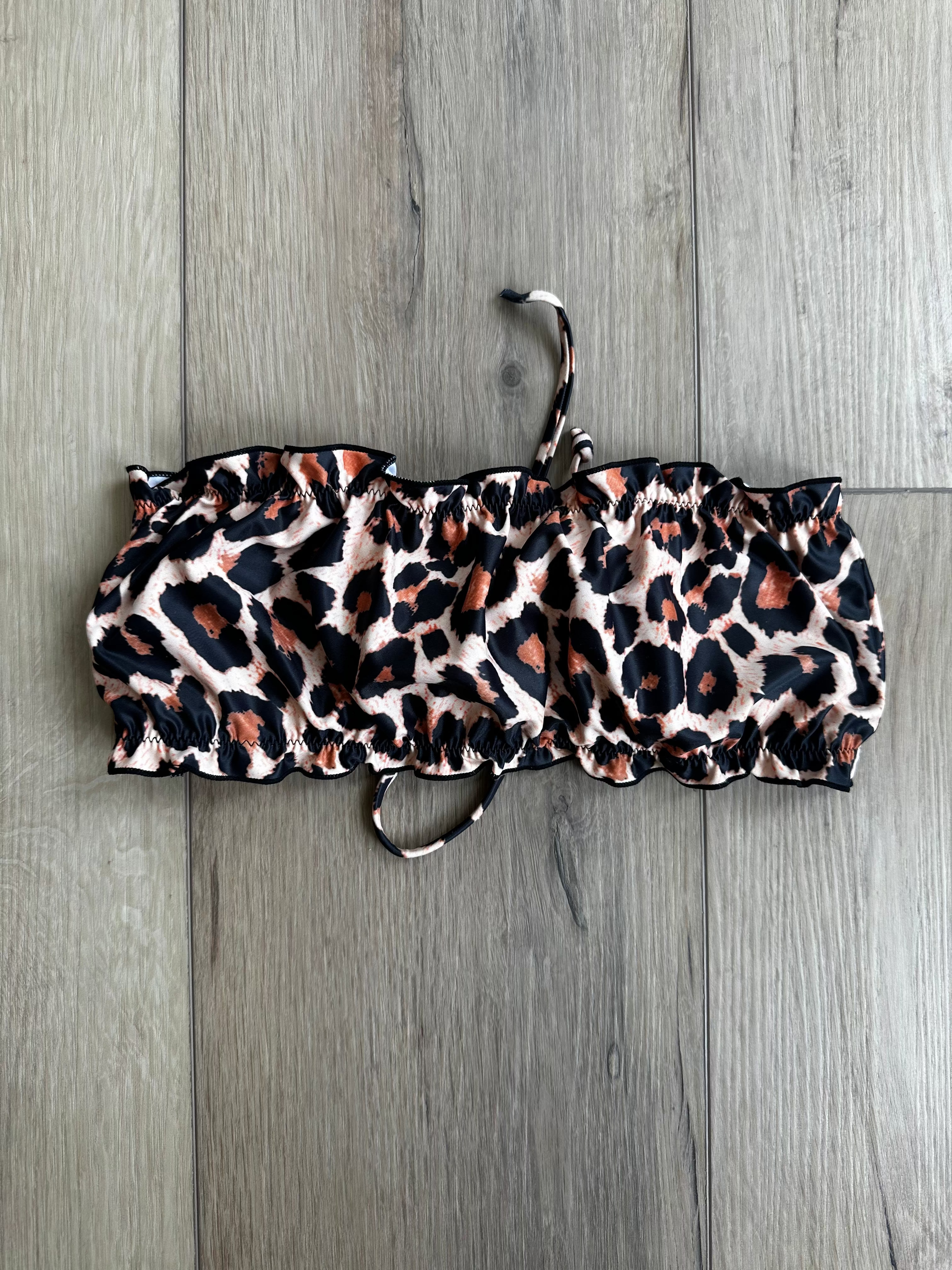 Cheetah Swimsuit Top New (Size Medium)