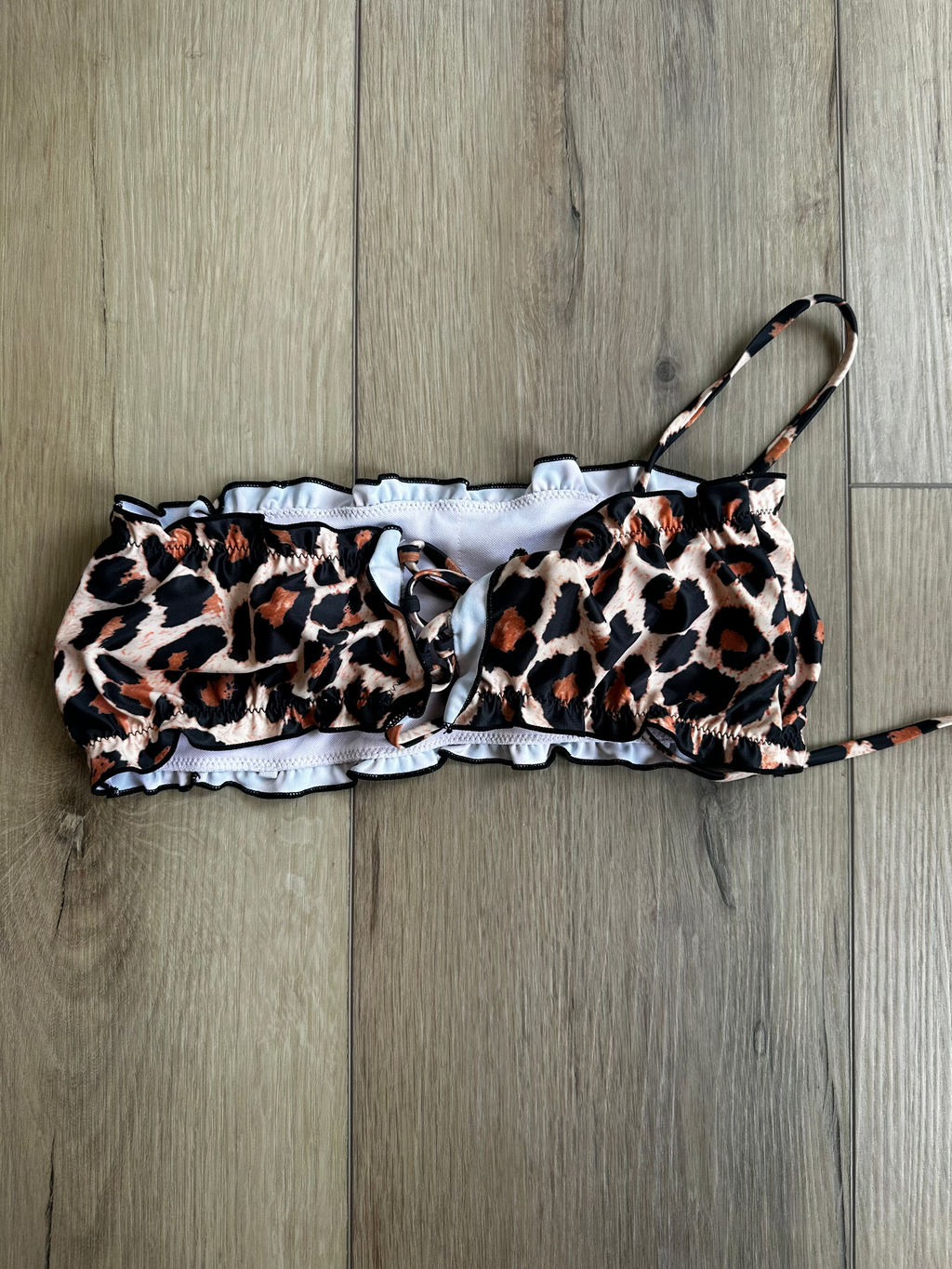 Cheetah Swimsuit Top New (Size Medium)