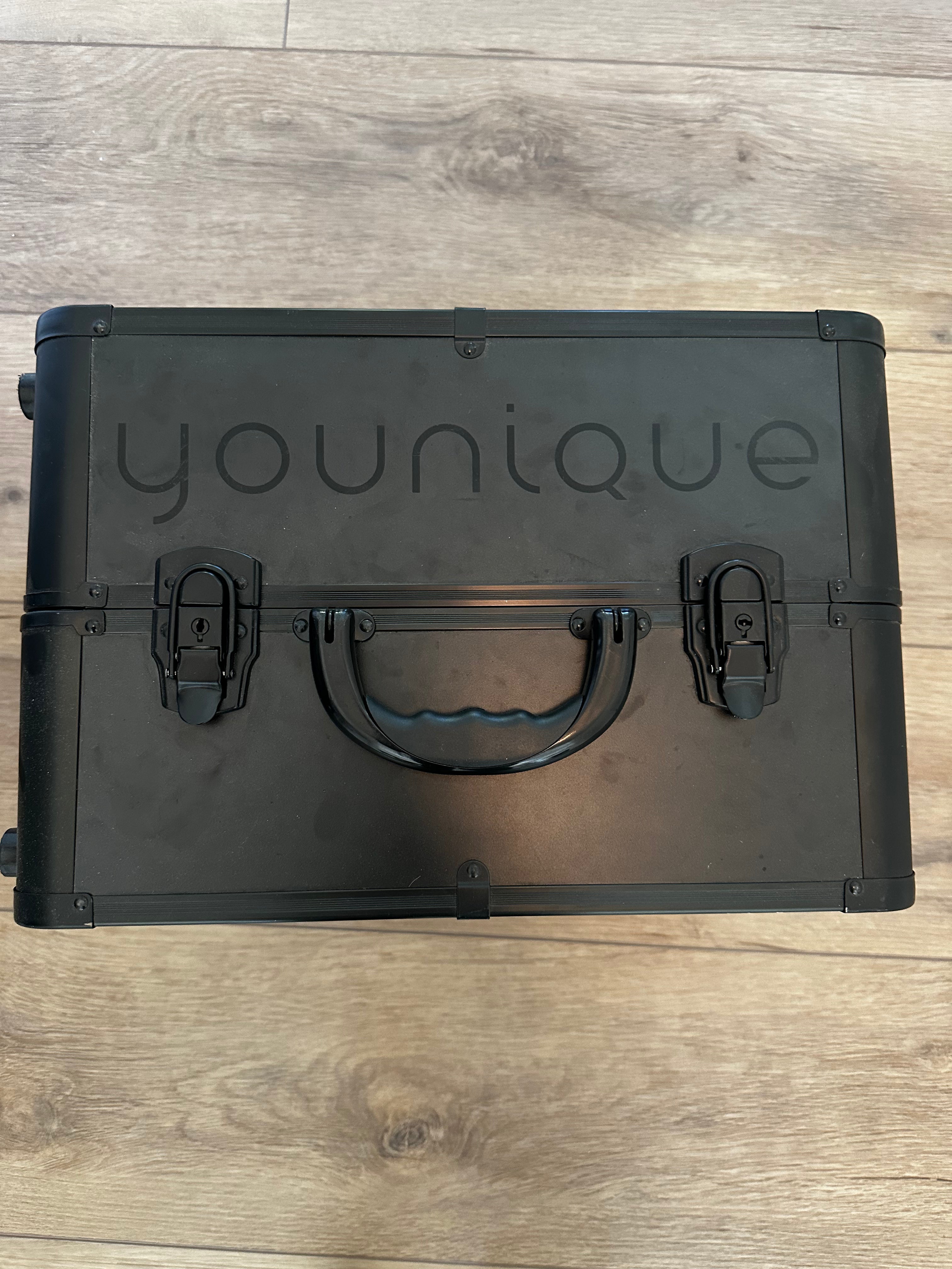 Yonique Make Up Travel Trunk