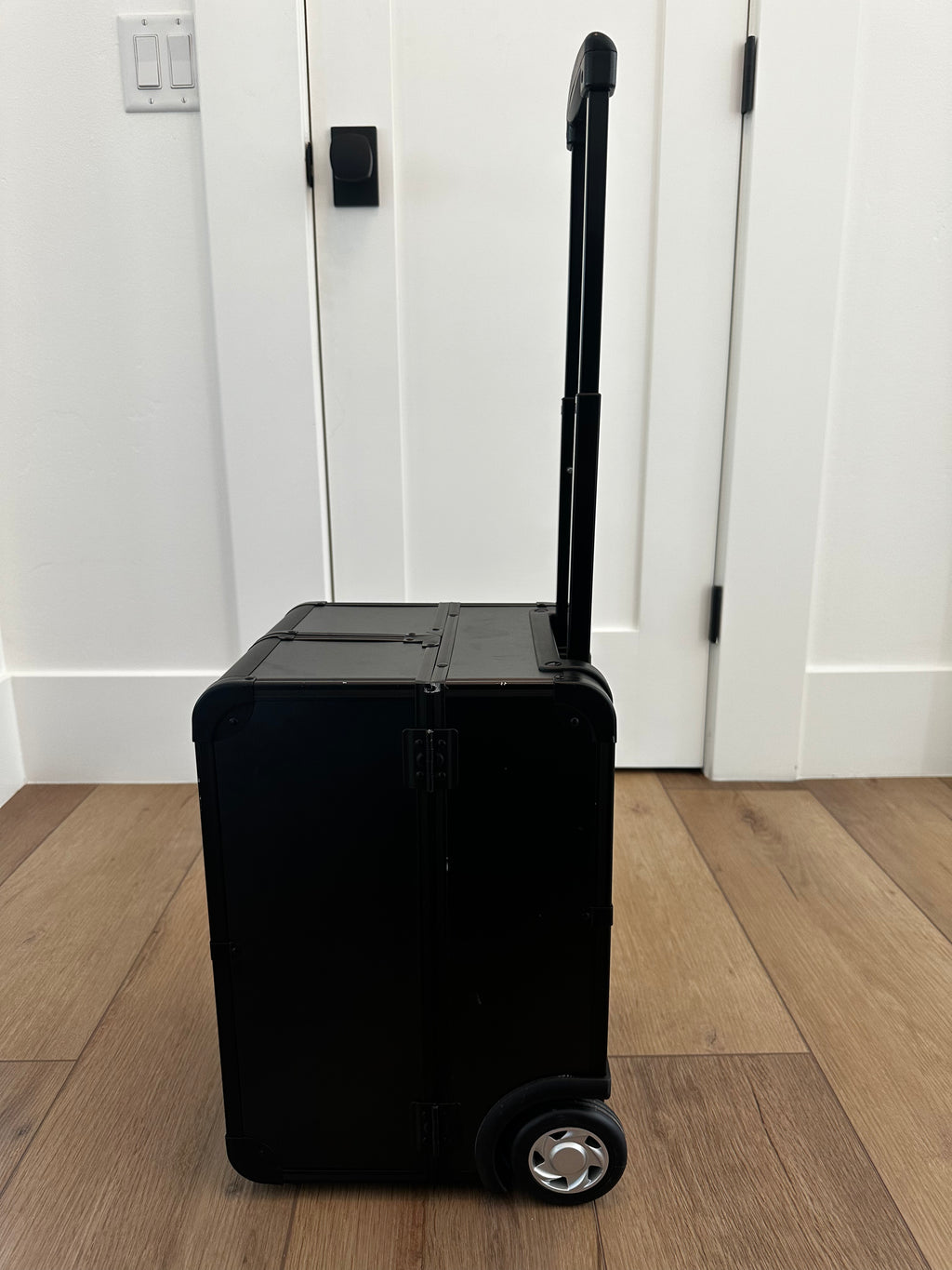 Yonique Make Up Travel Trunk
