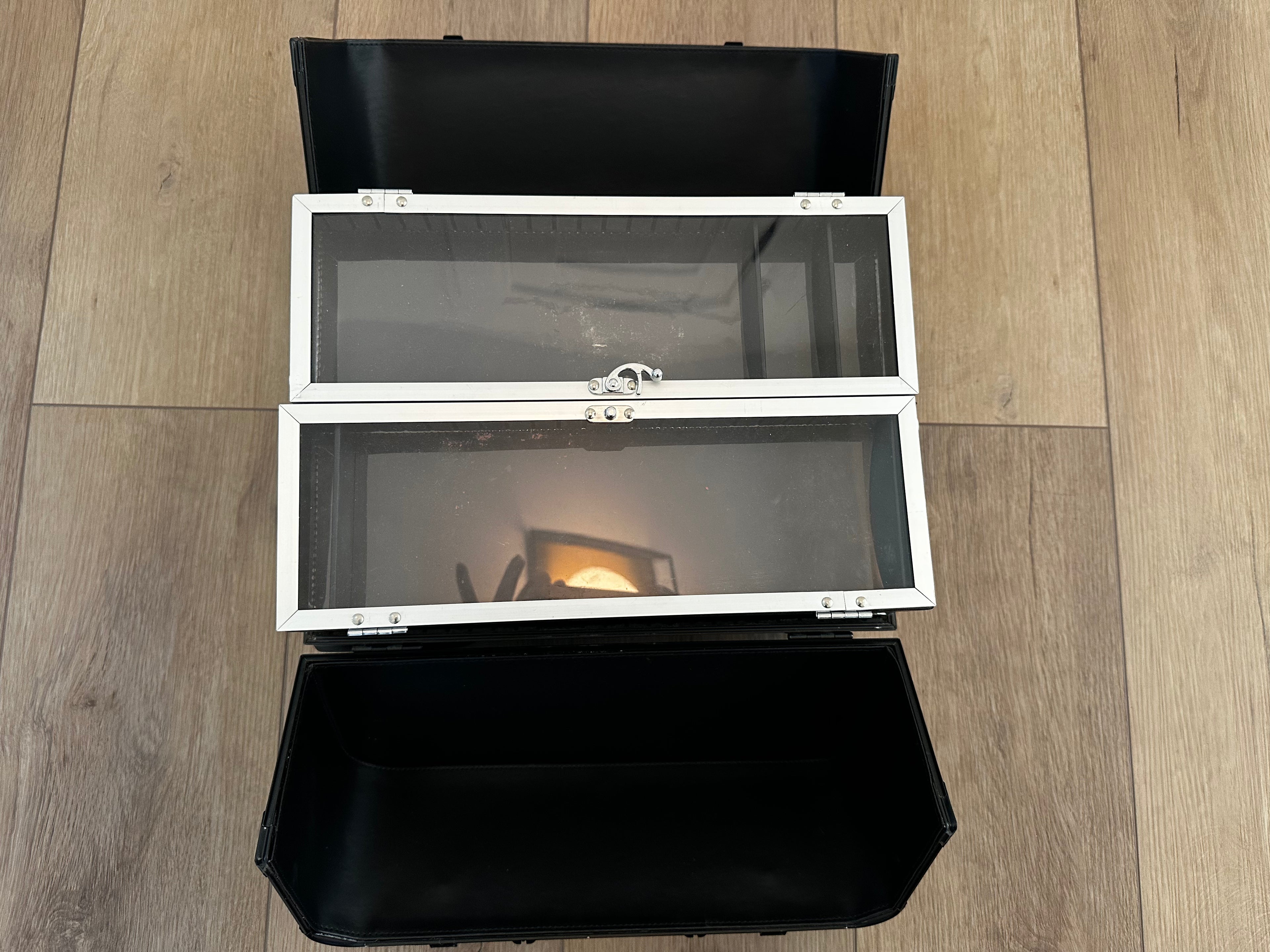 Yonique Make Up Travel Trunk