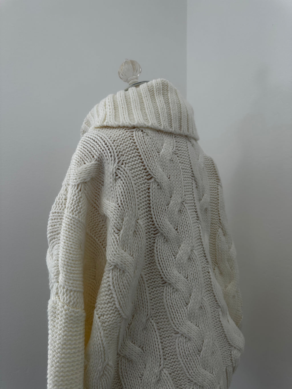 White Knit Turtle Neck (Size Small)