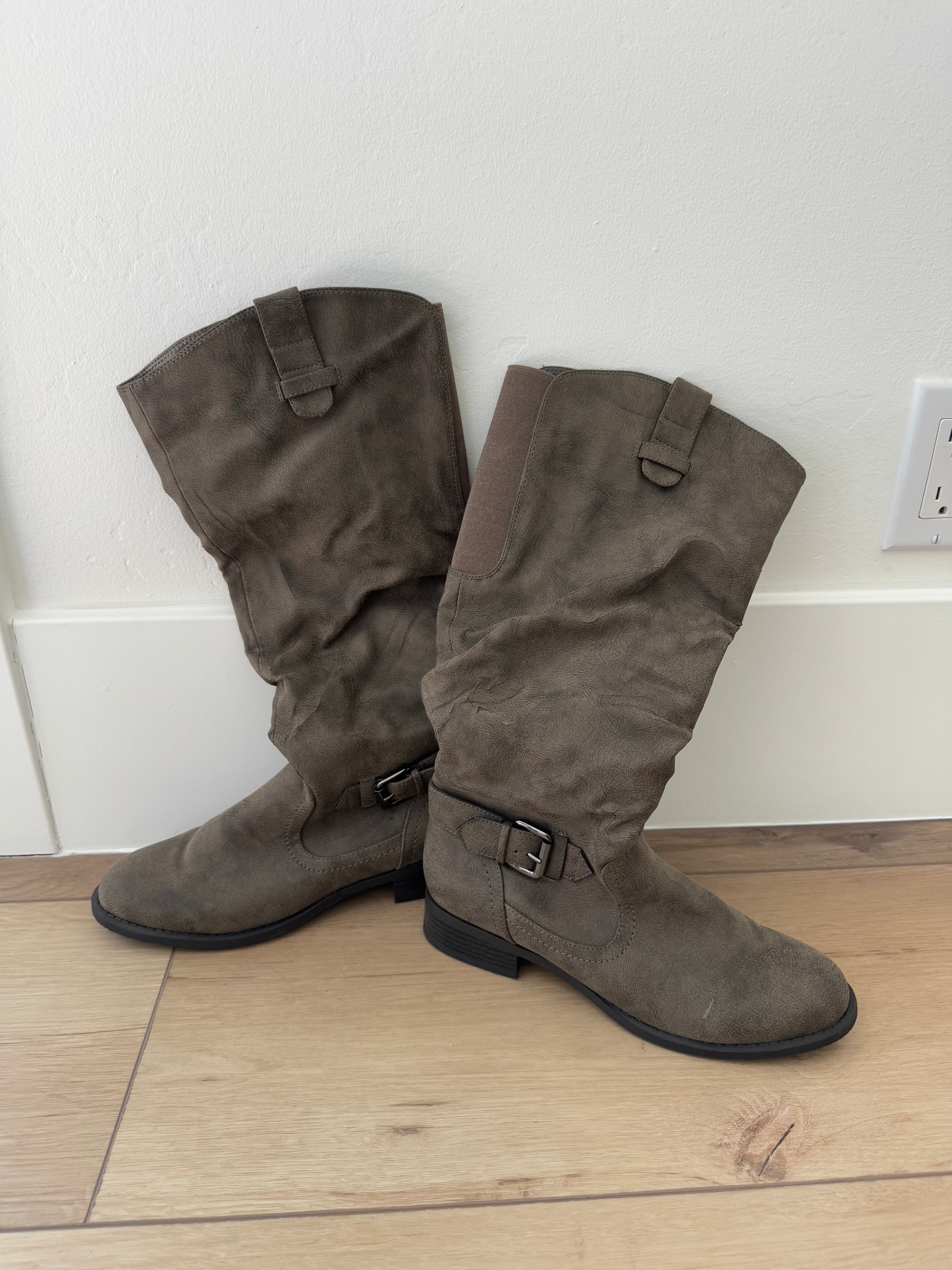 Gray Boots (Size: 8)