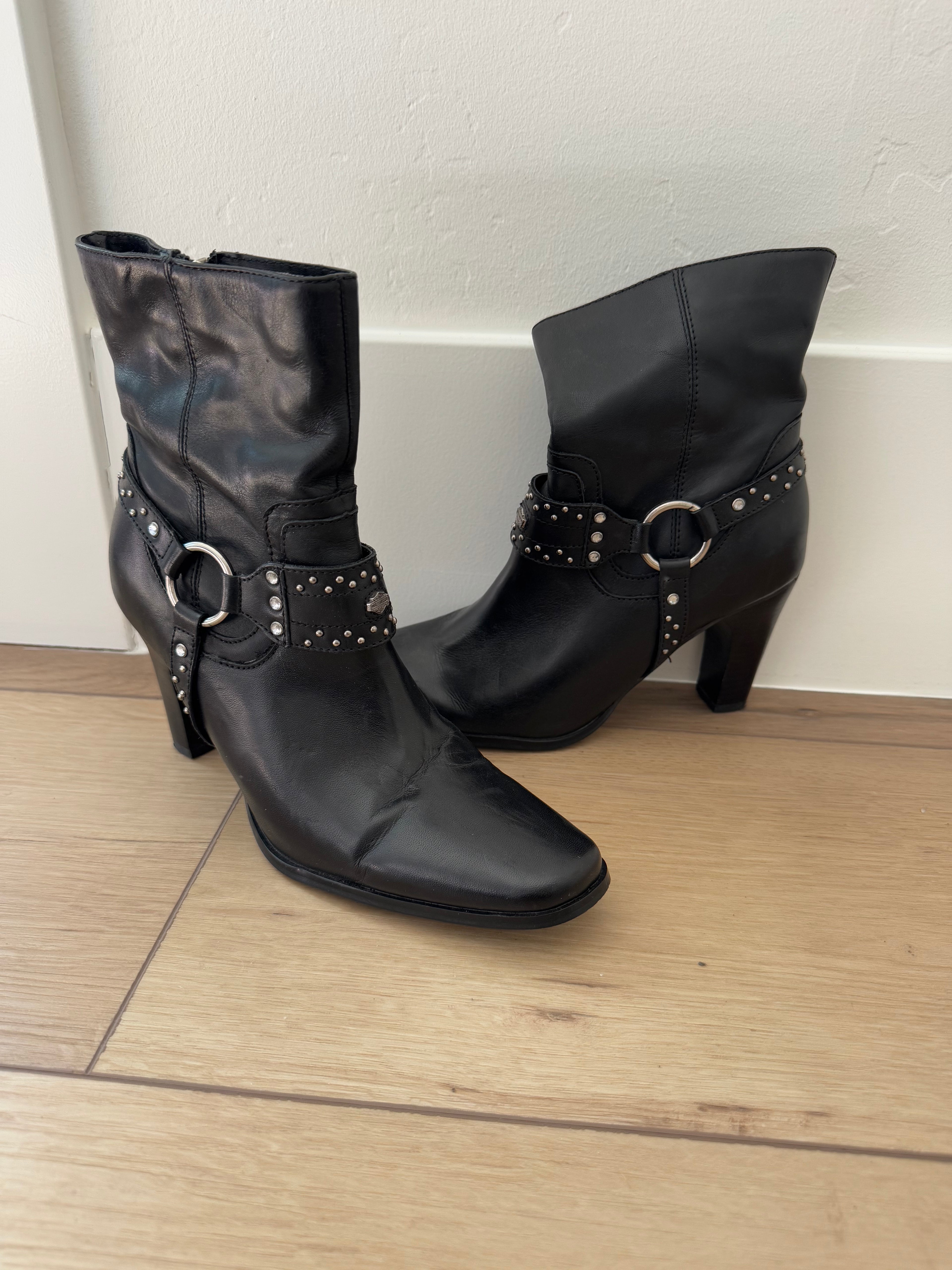 Black Boots (Size: 8)