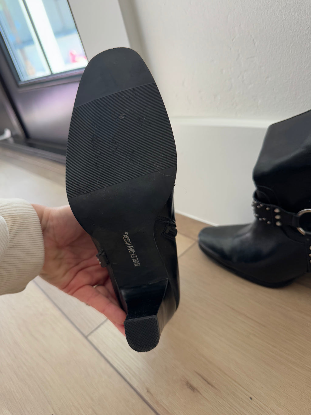 Black Boots (Size: 8)