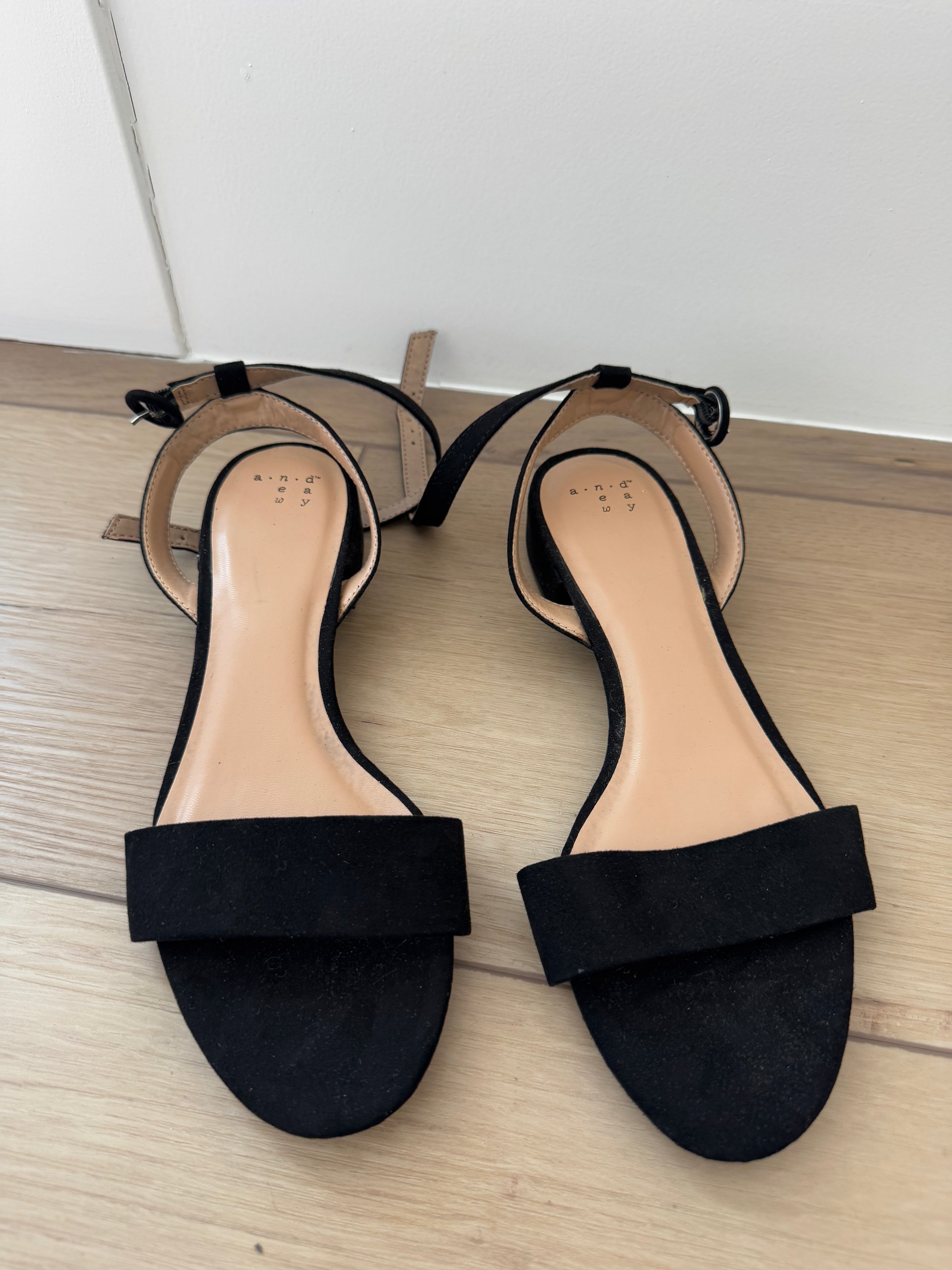 Black Sandals (Size: 8)